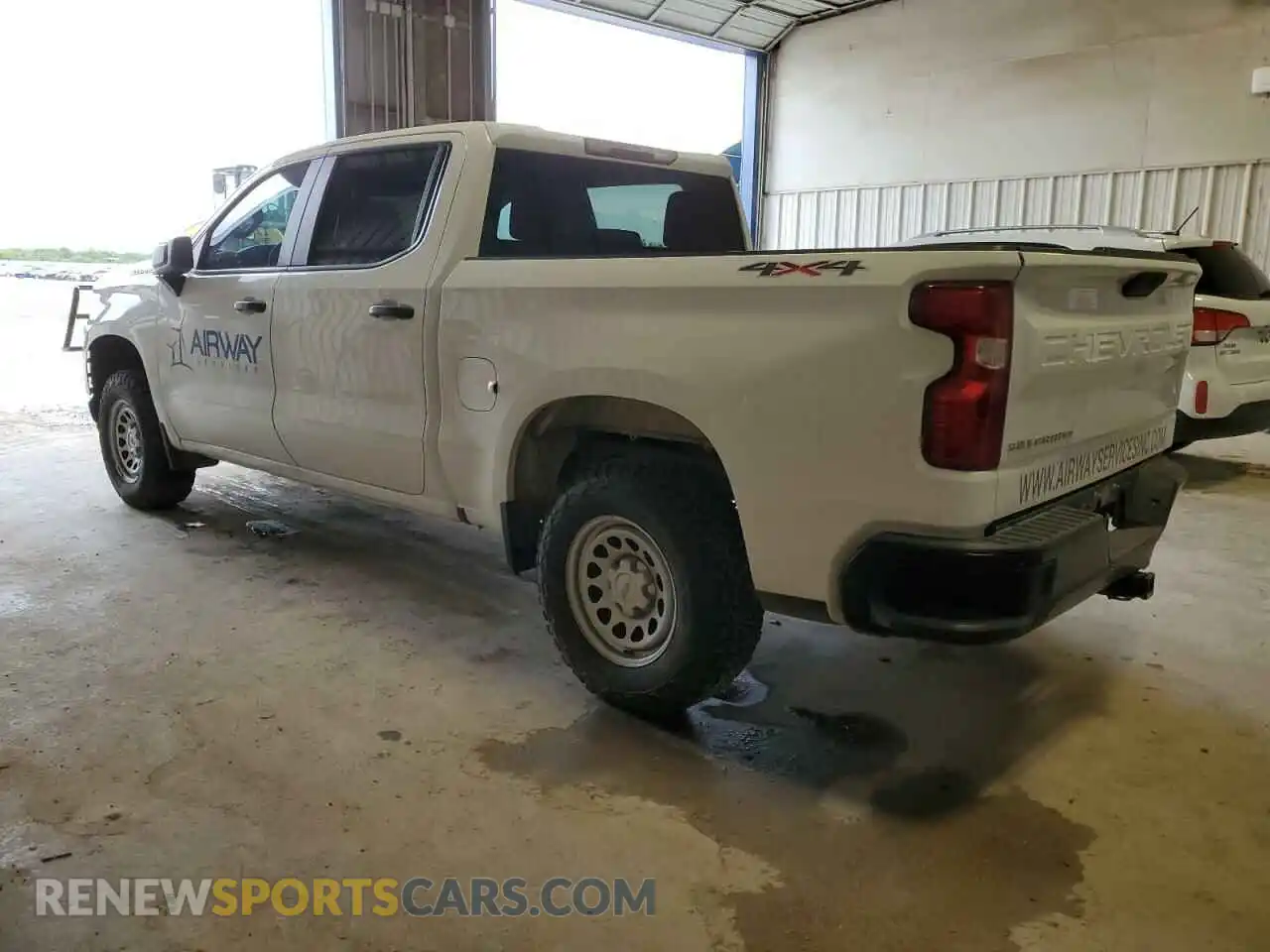 2 Photograph of a damaged car 3GCUYAEF1KG132986 CHEVROLET ALL Models 2019