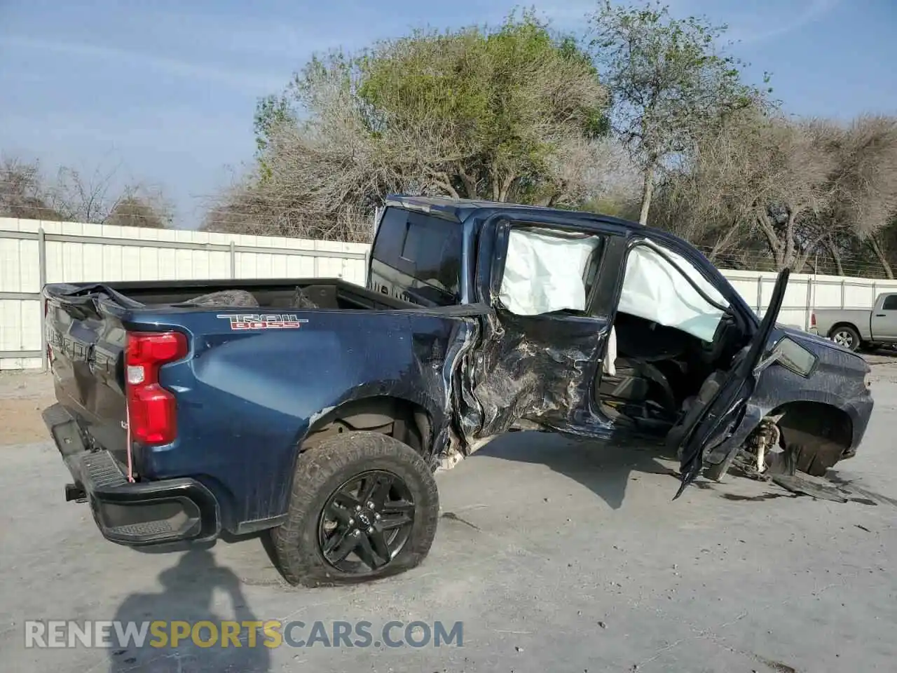 3 Photograph of a damaged car 3GCPYFED8LG295564 CHEVROLET ALL Models 2020
