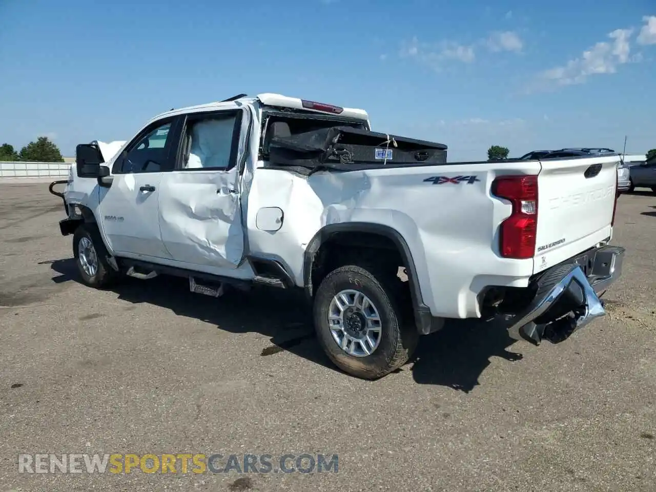 2 Photograph of a damaged car 1GC1YLE75MF186349 CHEVROLET All Models 2021