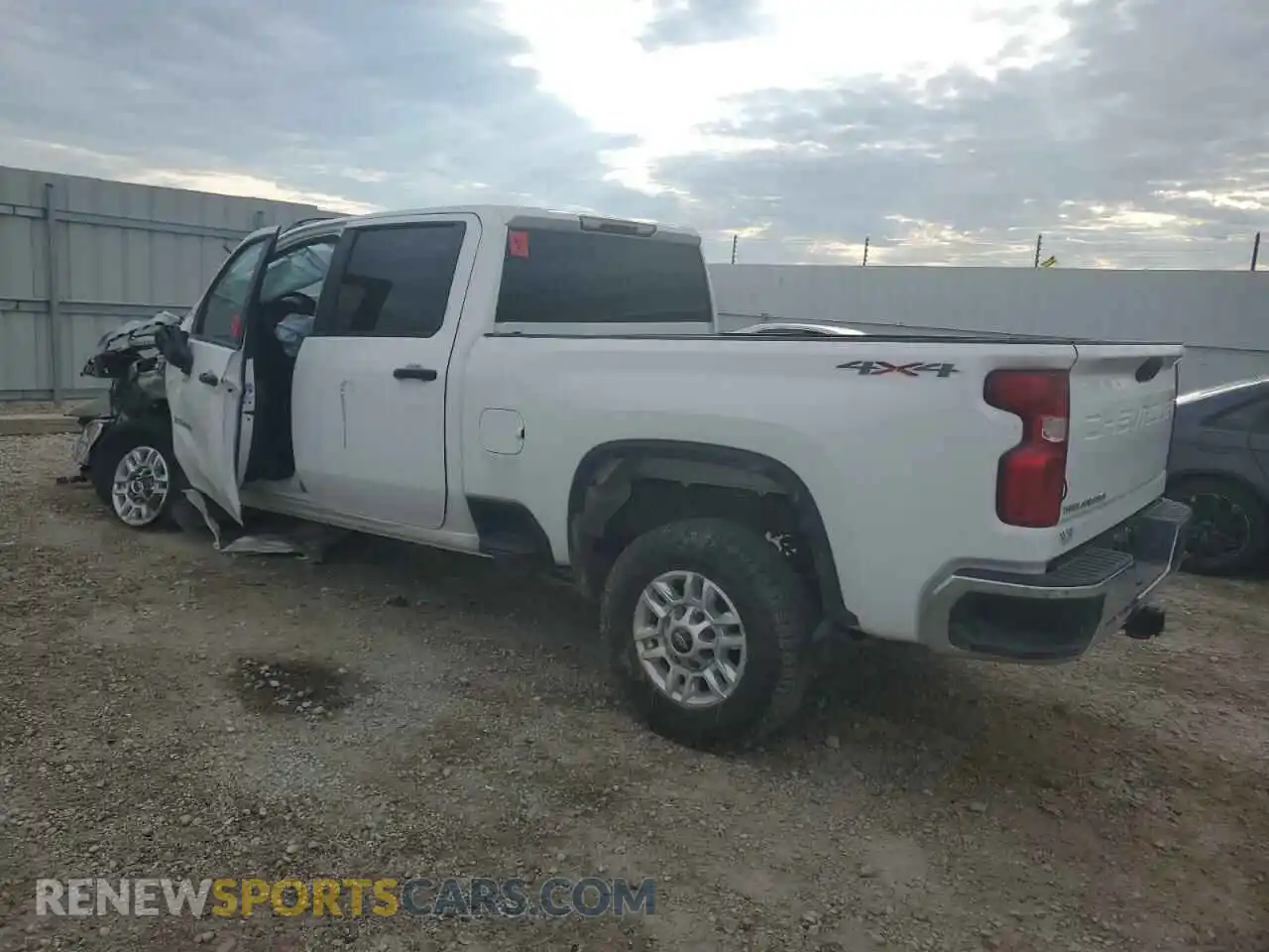 2 Photograph of a damaged car 1GC4YLE74MF275309 CHEVROLET ALL Models 2021