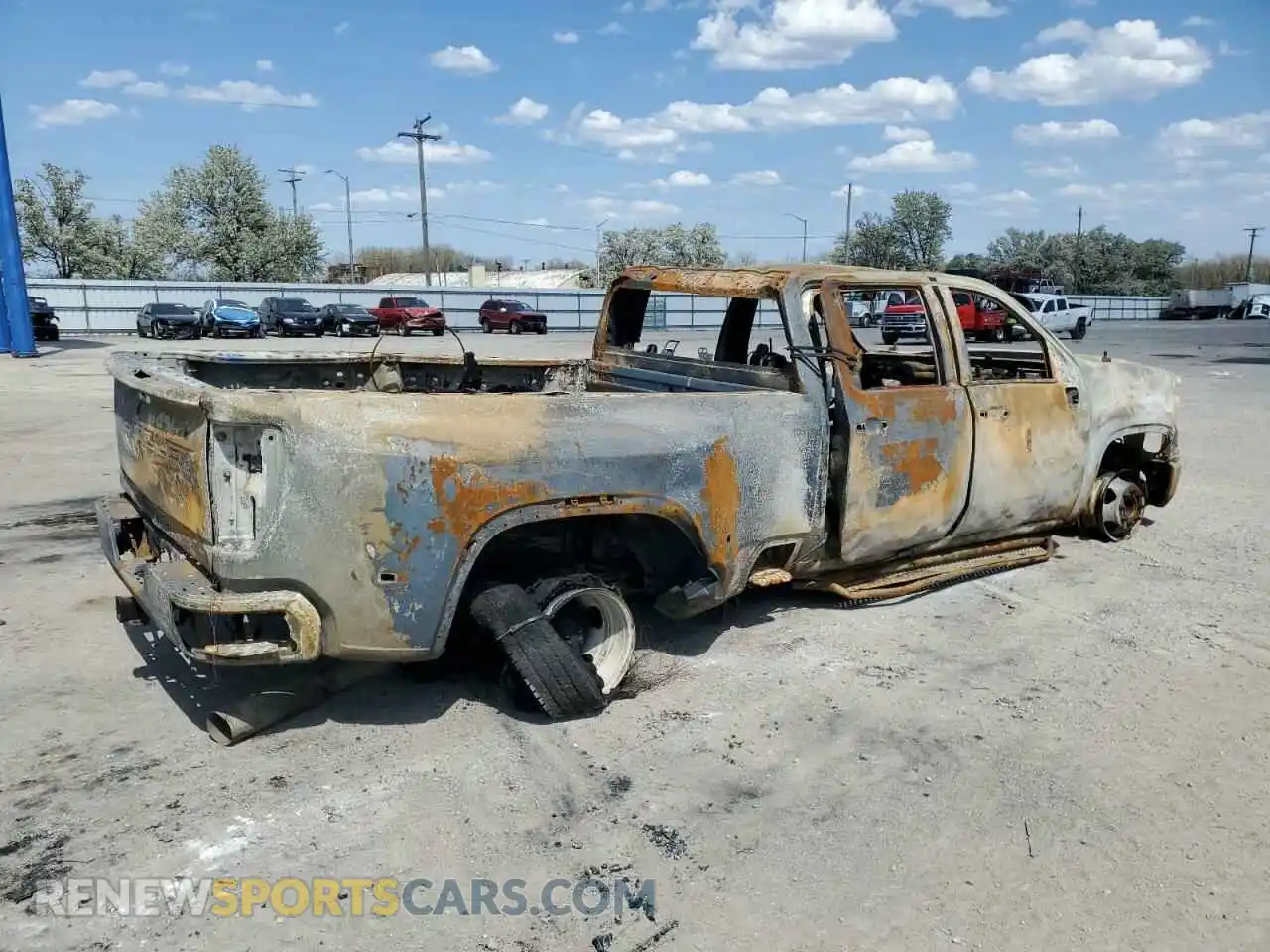 3 Photograph of a damaged car 1GC4YSEY7MF104198 CHEVROLET ALL Models 2021