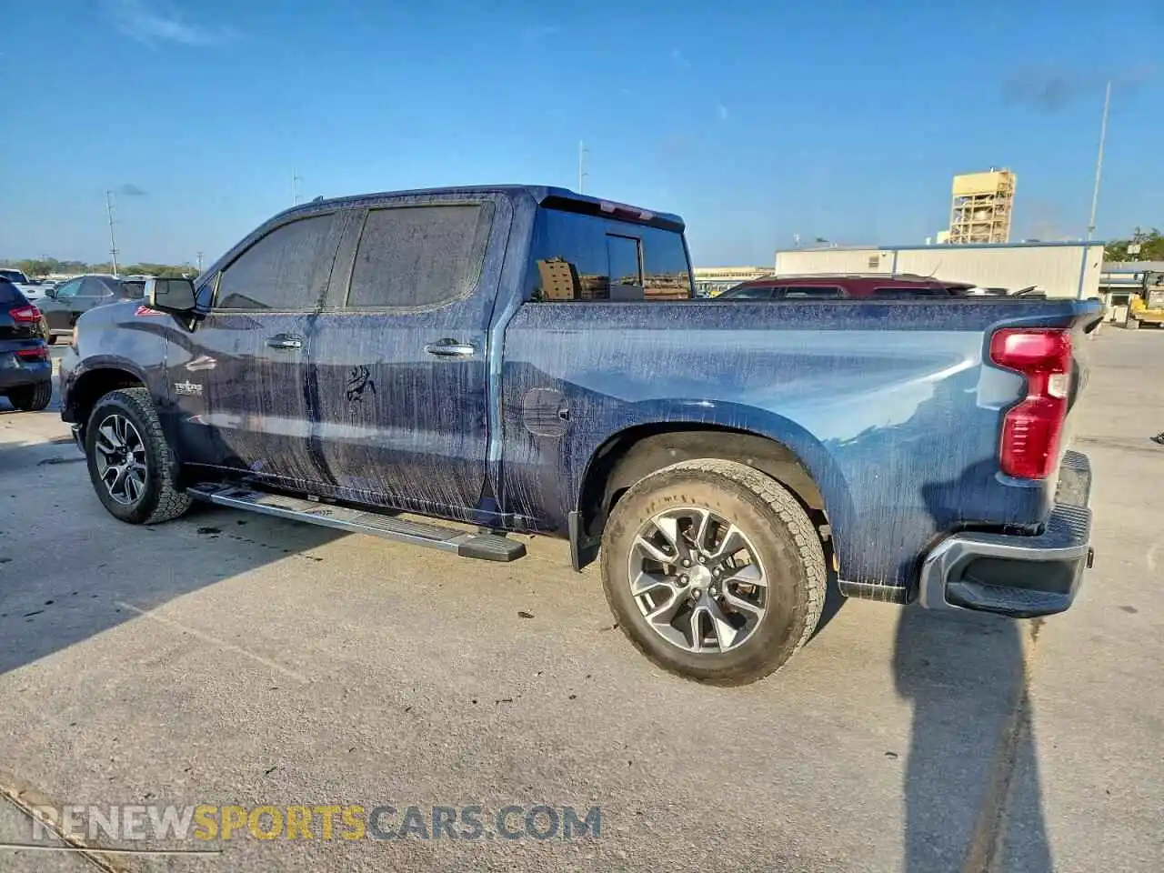2 Photograph of a damaged car 2GCUDDED2N1505560 CHEVROLET ALL Models 2022