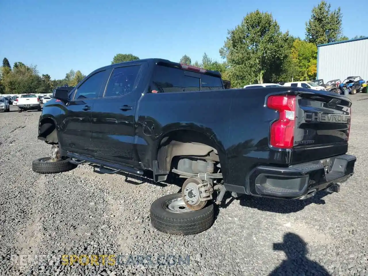 2 Фотография поврежденного автомобиля 3GCUYEED6NG113859 CHEVROLET ALL Models 2022