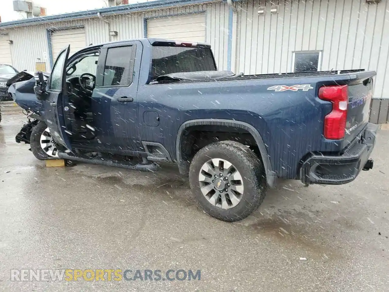 2 Фотография поврежденного автомобиля 1GC5YME75PF241488 CHEVROLET ALL Models 2023