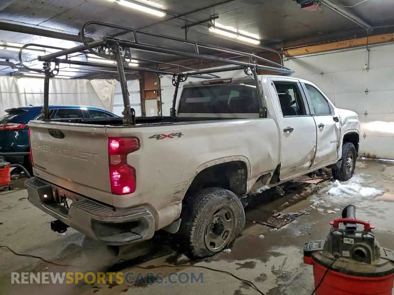3 Фотография поврежденного автомобиля 2GC4YLEY8R1168853 CHEVROLET ALL Models 2024
