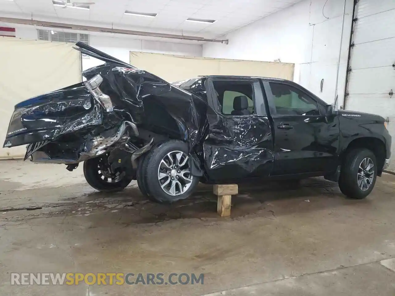 3 Photograph of a damaged car 3GCPDKEK3RG147656 CHEVROLET ALL Models 2024