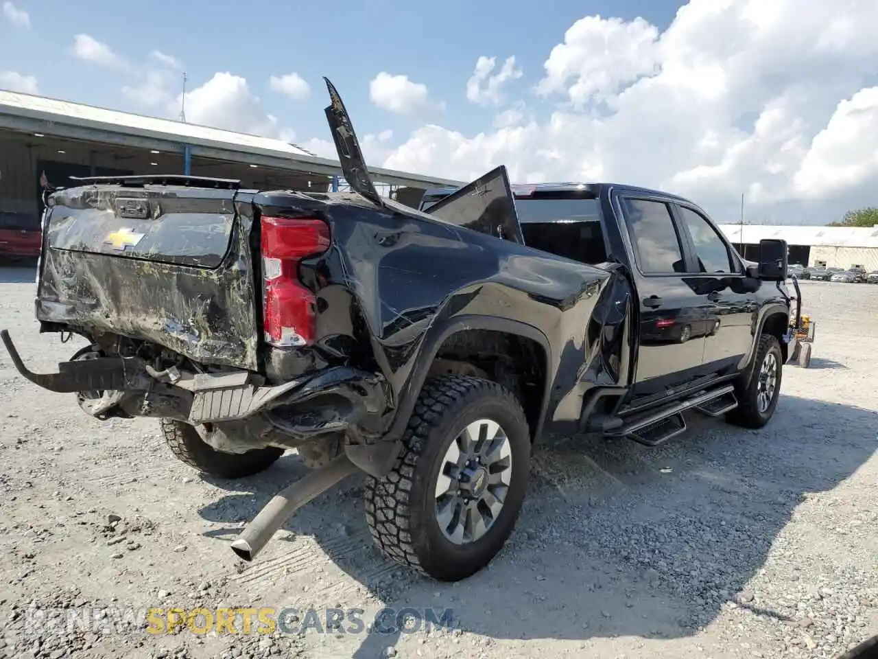 3 Photograph of a damaged car 1GC4KME73SF223982 CHEVROLET ALL Models 2025