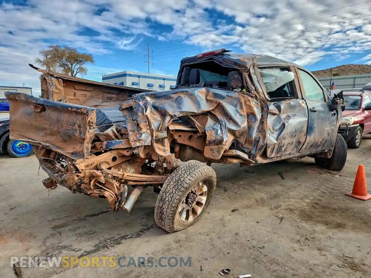 3 Photograph of a damaged car 1GC4KME78SF314973 CHEVROLET ALL Models 2025