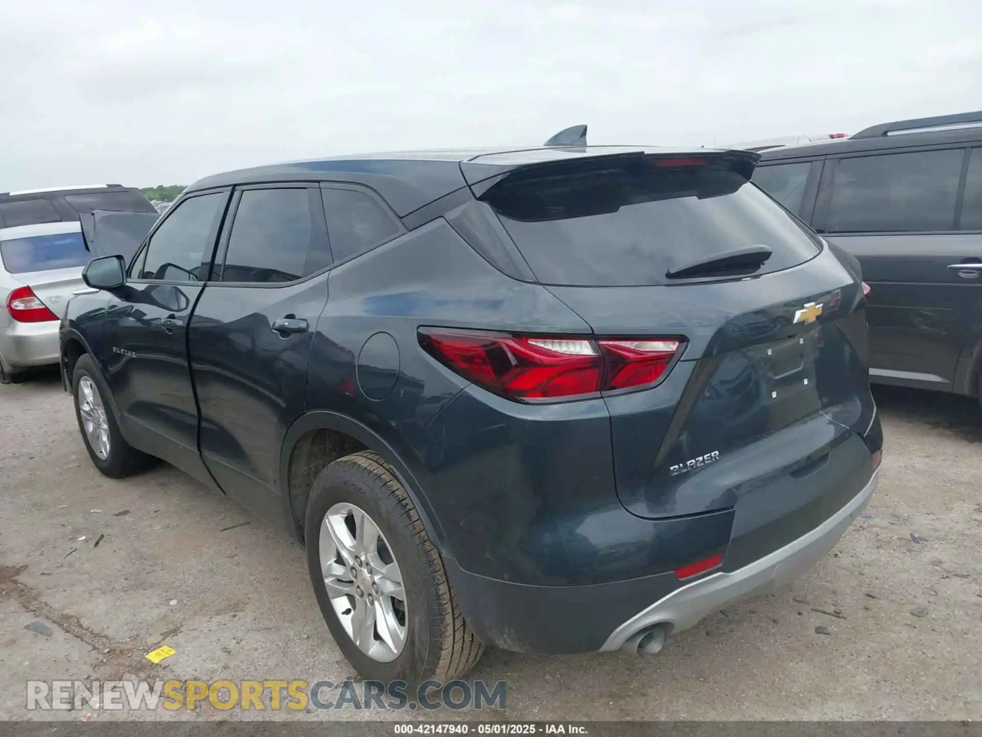 3 Photograph of a damaged car 3GNKBBRA0KS699143 CHEVROLET BLAZER 2019