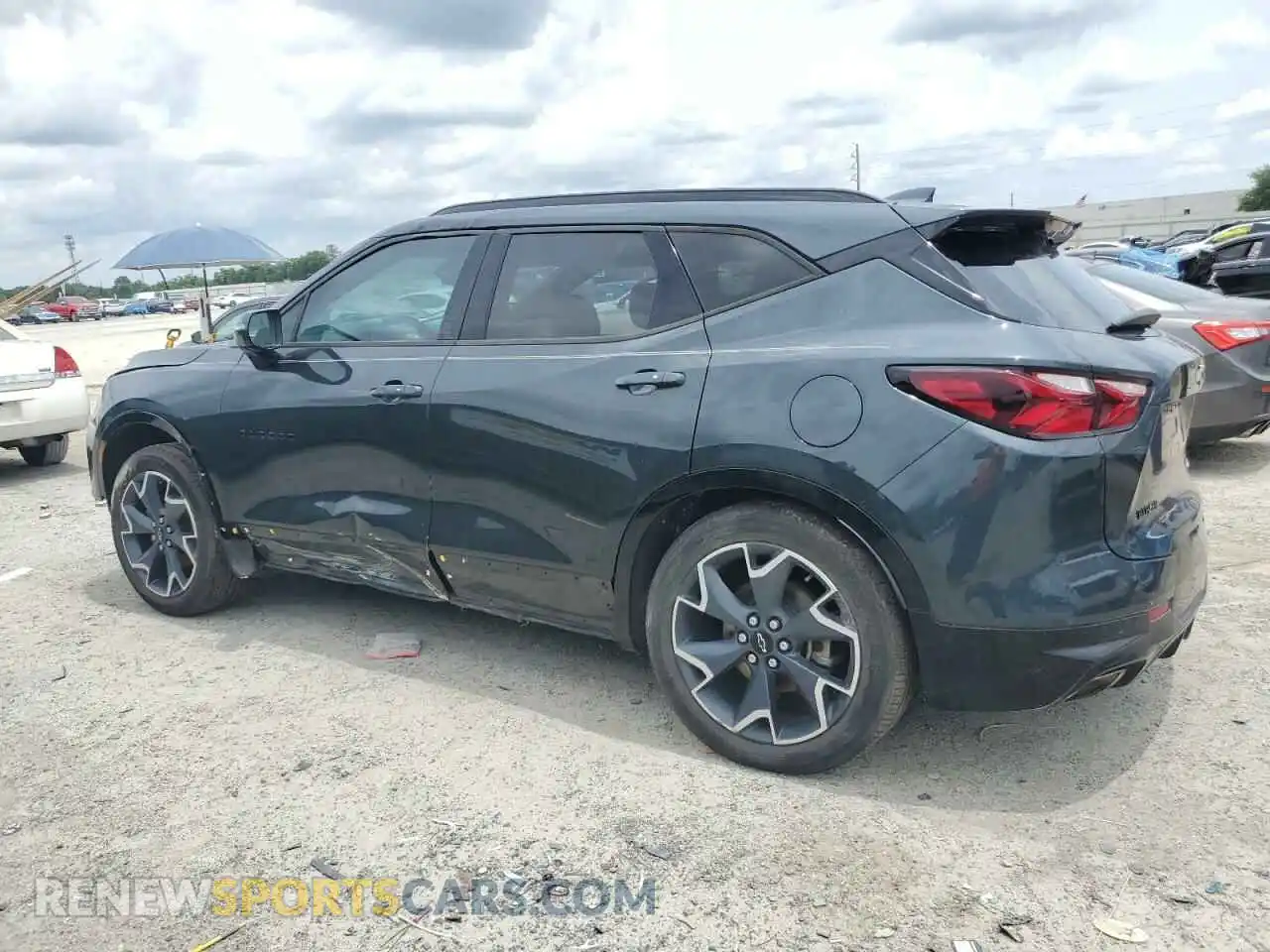 2 Photograph of a damaged car 3GNKBERS2KS696836 CHEVROLET BLAZER 2019