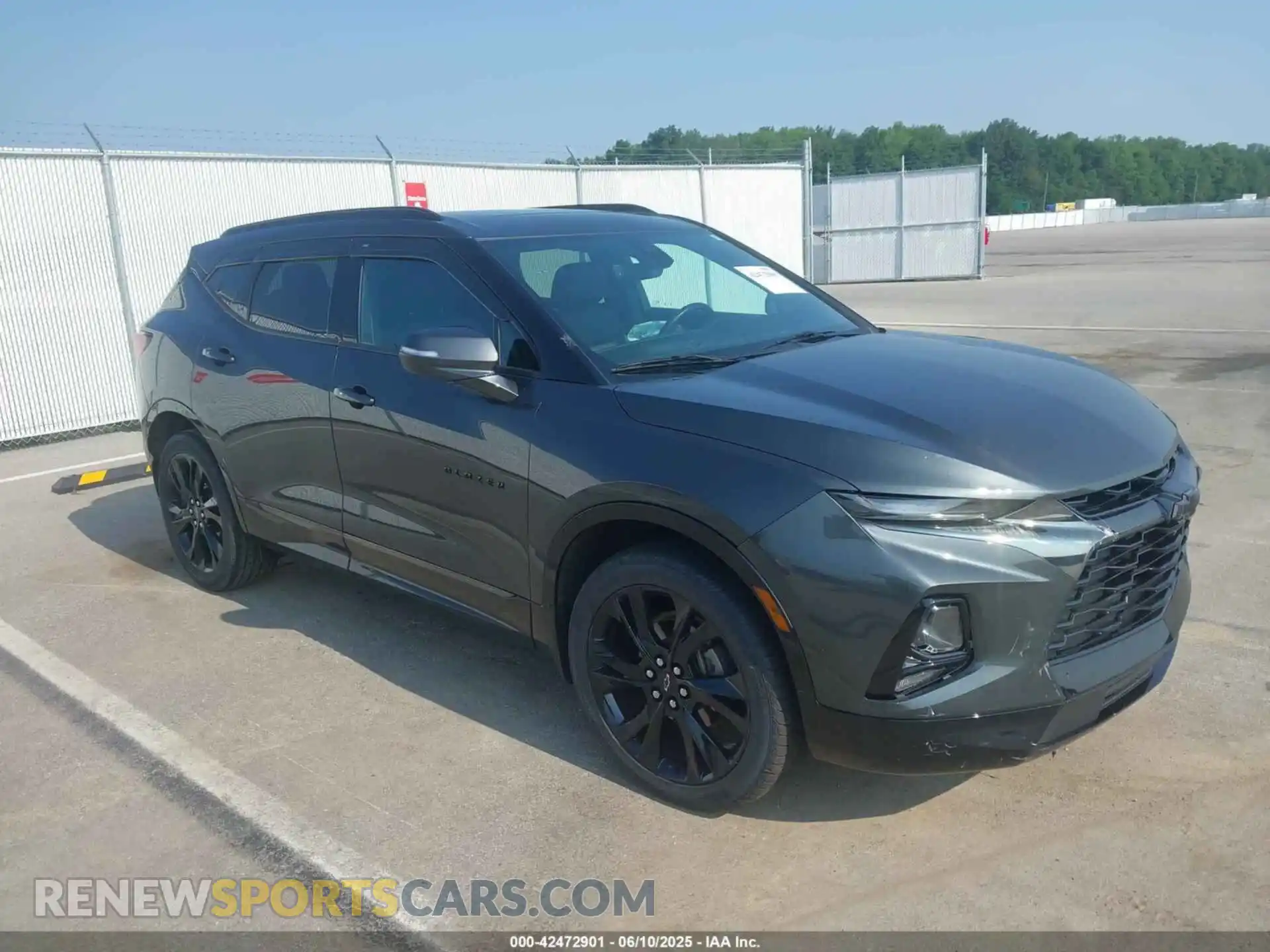 1 Photograph of a damaged car 3GNKBERS2KS703672 CHEVROLET BLAZER 2019