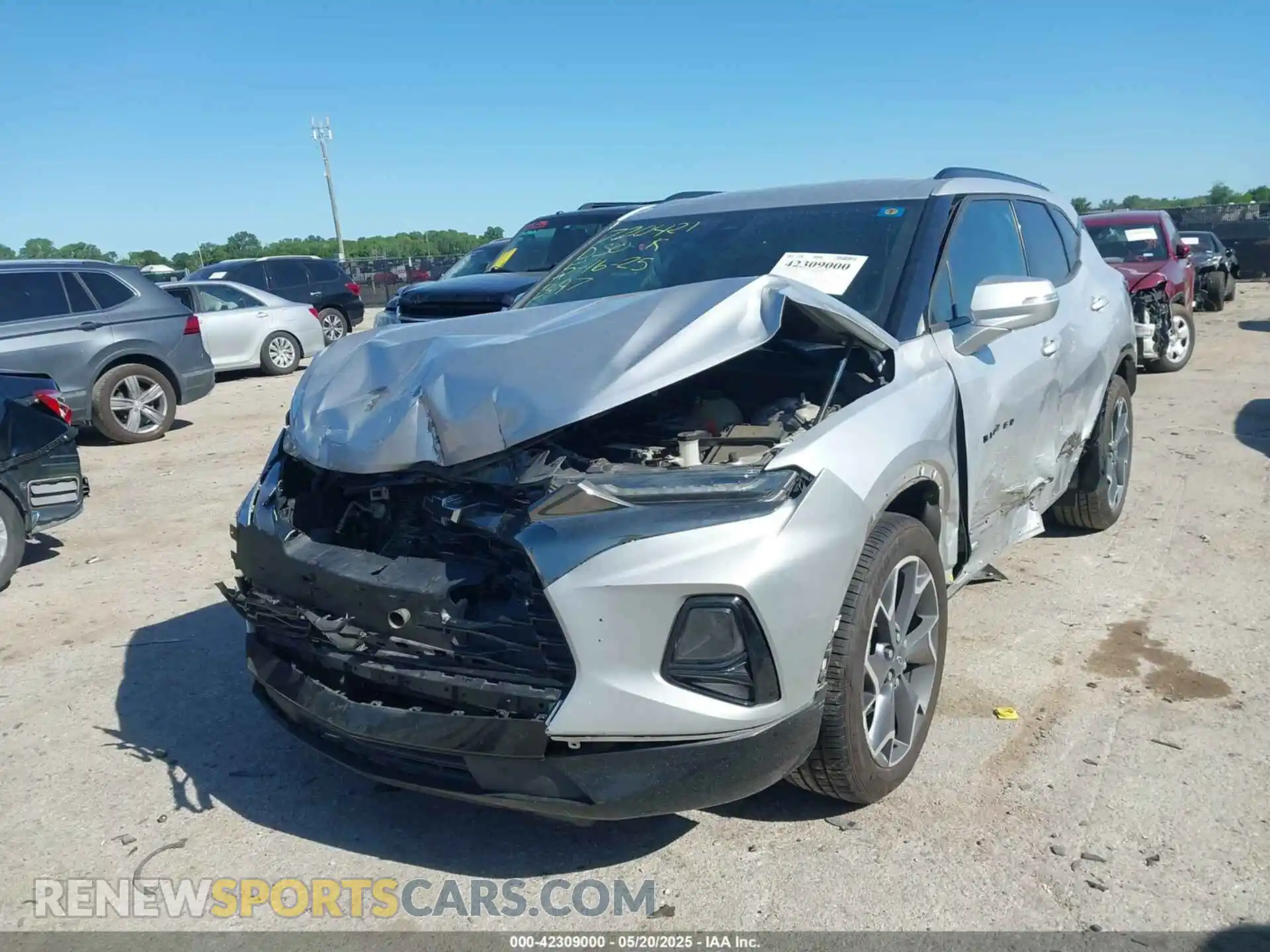 2 Фотография поврежденного автомобиля 3GNKBERS4KS678029 CHEVROLET BLAZER 2019