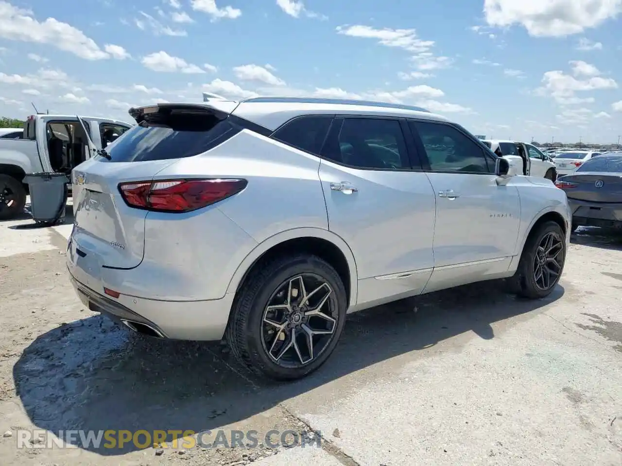 3 Photograph of a damaged car 3GNKBFRS4KS621836 CHEVROLET BLAZER 2019