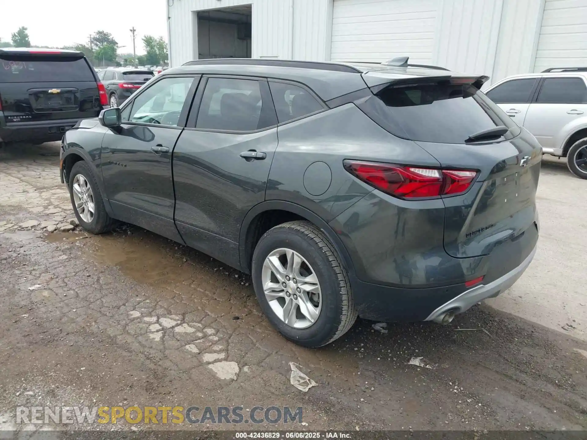 3 Photograph of a damaged car 3GNKBGRS8KS694570 CHEVROLET BLAZER 2019