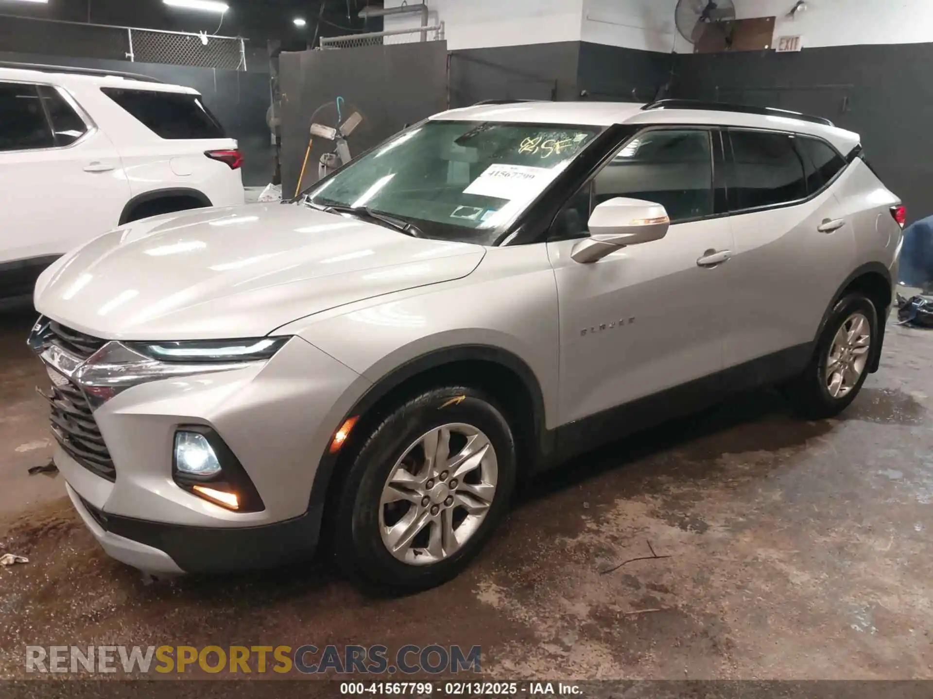 2 Фотография поврежденного автомобиля 3GNKBGRS8KS694794 CHEVROLET BLAZER 2019