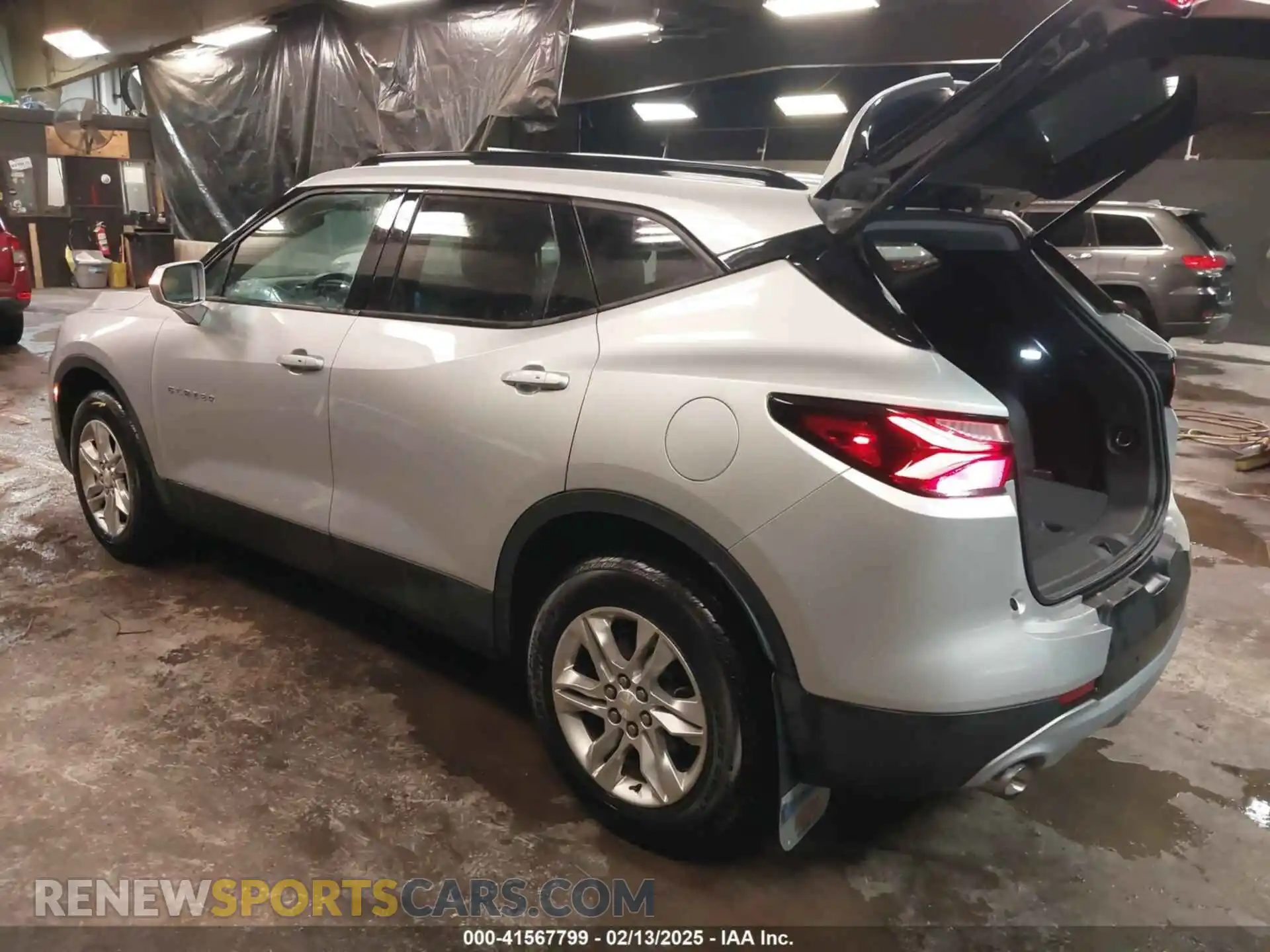3 Фотография поврежденного автомобиля 3GNKBGRS8KS694794 CHEVROLET BLAZER 2019