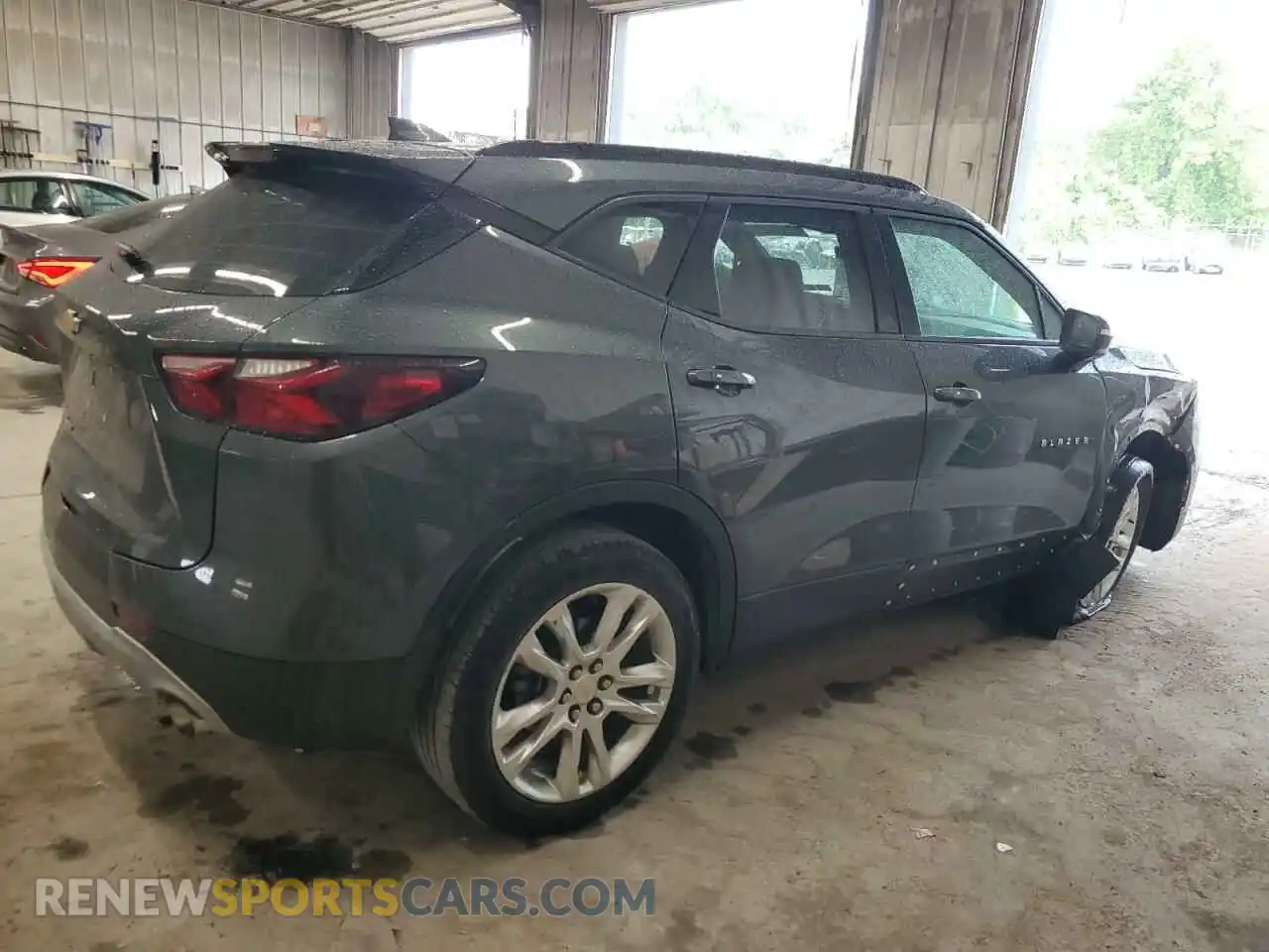 3 Photograph of a damaged car 3GNKBHRS6KS652985 CHEVROLET BLAZER 2019