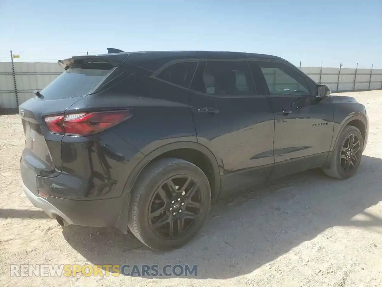 3 Photograph of a damaged car 3GNKBBRA1LS724049 CHEVROLET BLAZER 2020