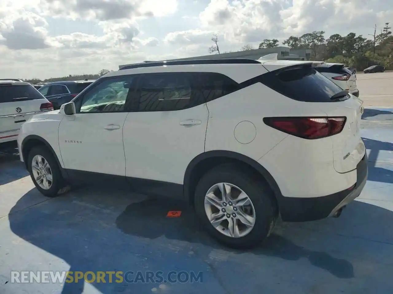 2 Photograph of a damaged car 3GNKBBRA2LS587557 CHEVROLET BLAZER 2020