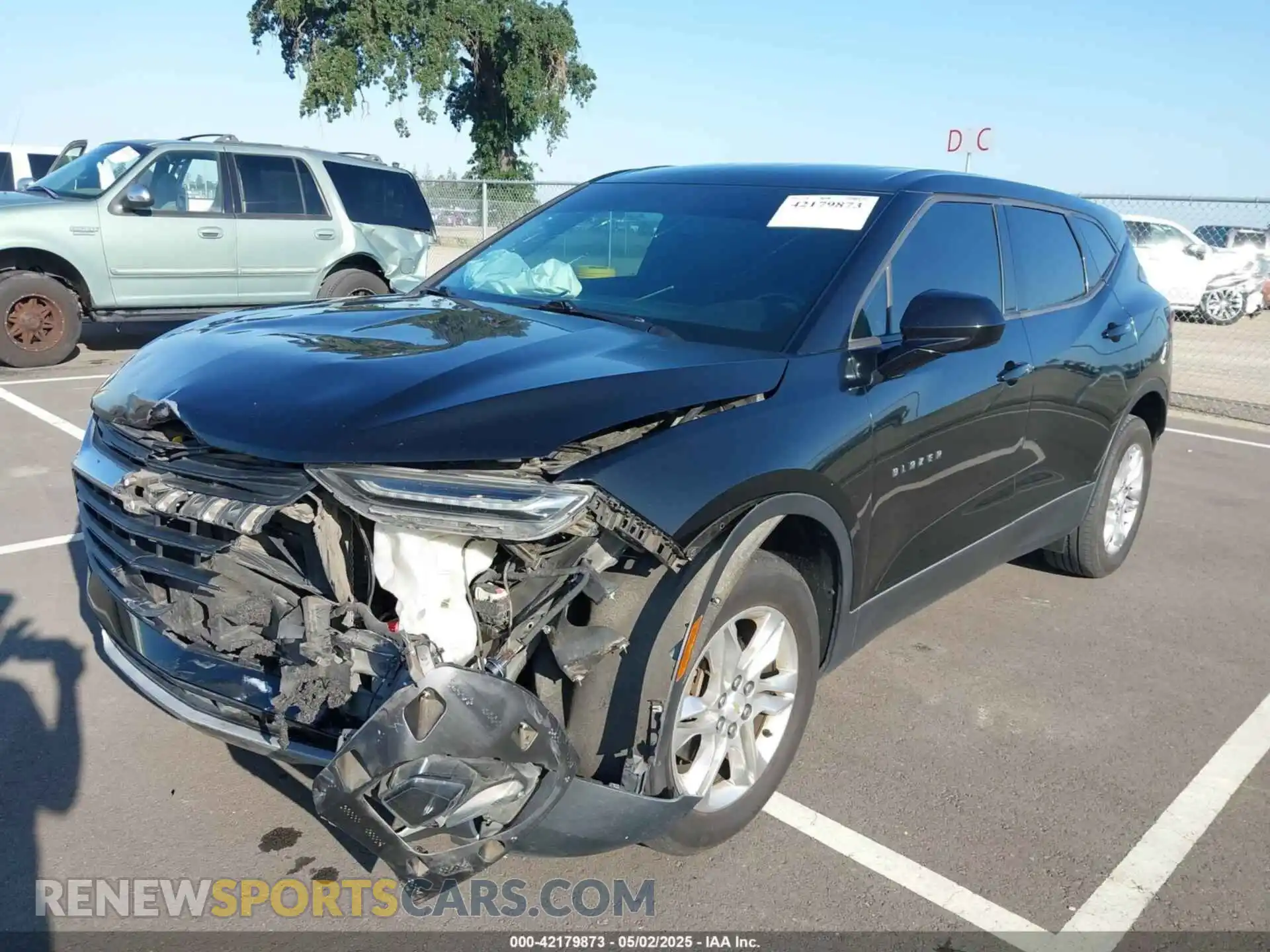 2 Photograph of a damaged car 3GNKBBRA2LS695256 CHEVROLET BLAZER 2020