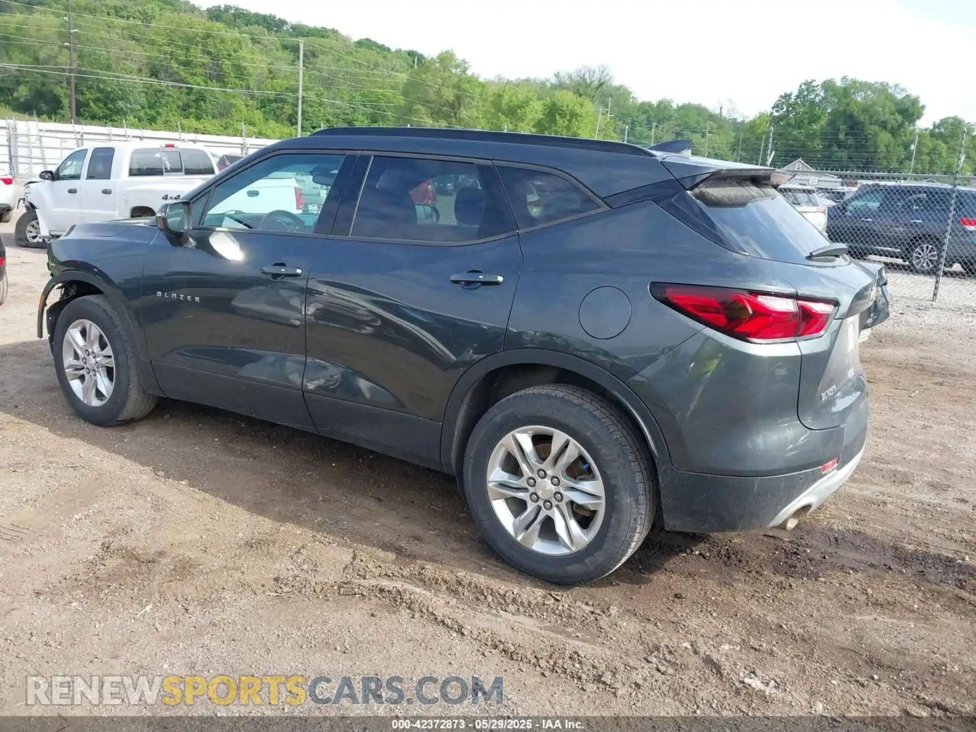 3 Photograph of a damaged car 3GNKBBRA7LS628300 CHEVROLET BLAZER 2020