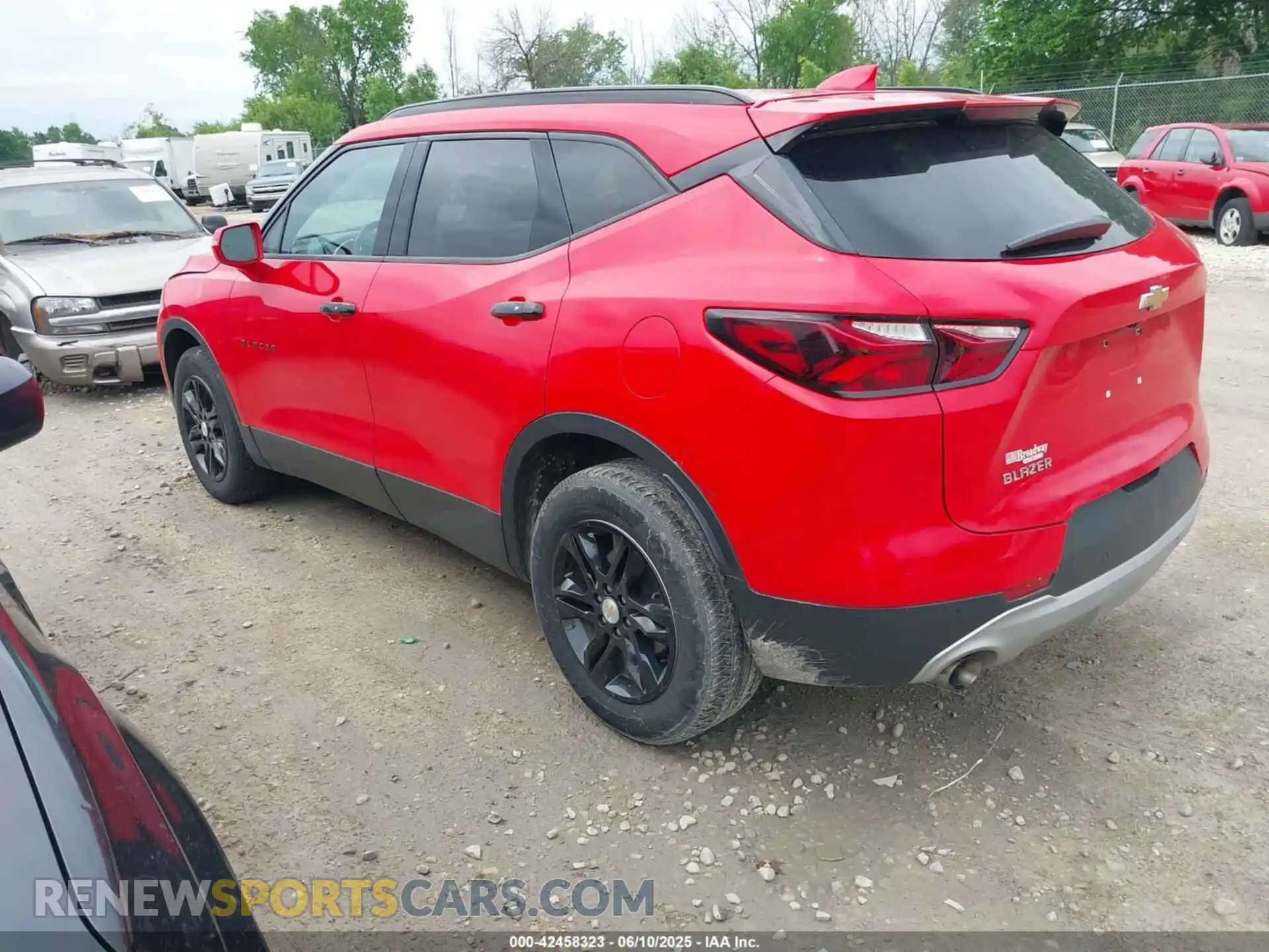 3 Photograph of a damaged car 3GNKBCR45LS662204 CHEVROLET BLAZER 2020