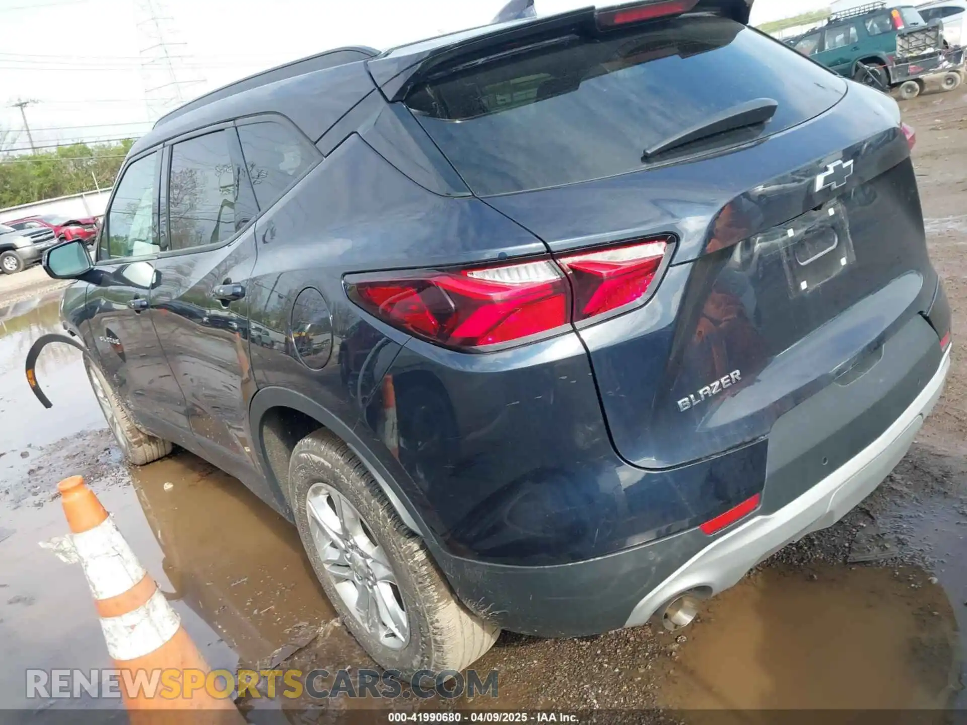 3 Photograph of a damaged car 3GNKBCR49LS632879 CHEVROLET BLAZER 2020
