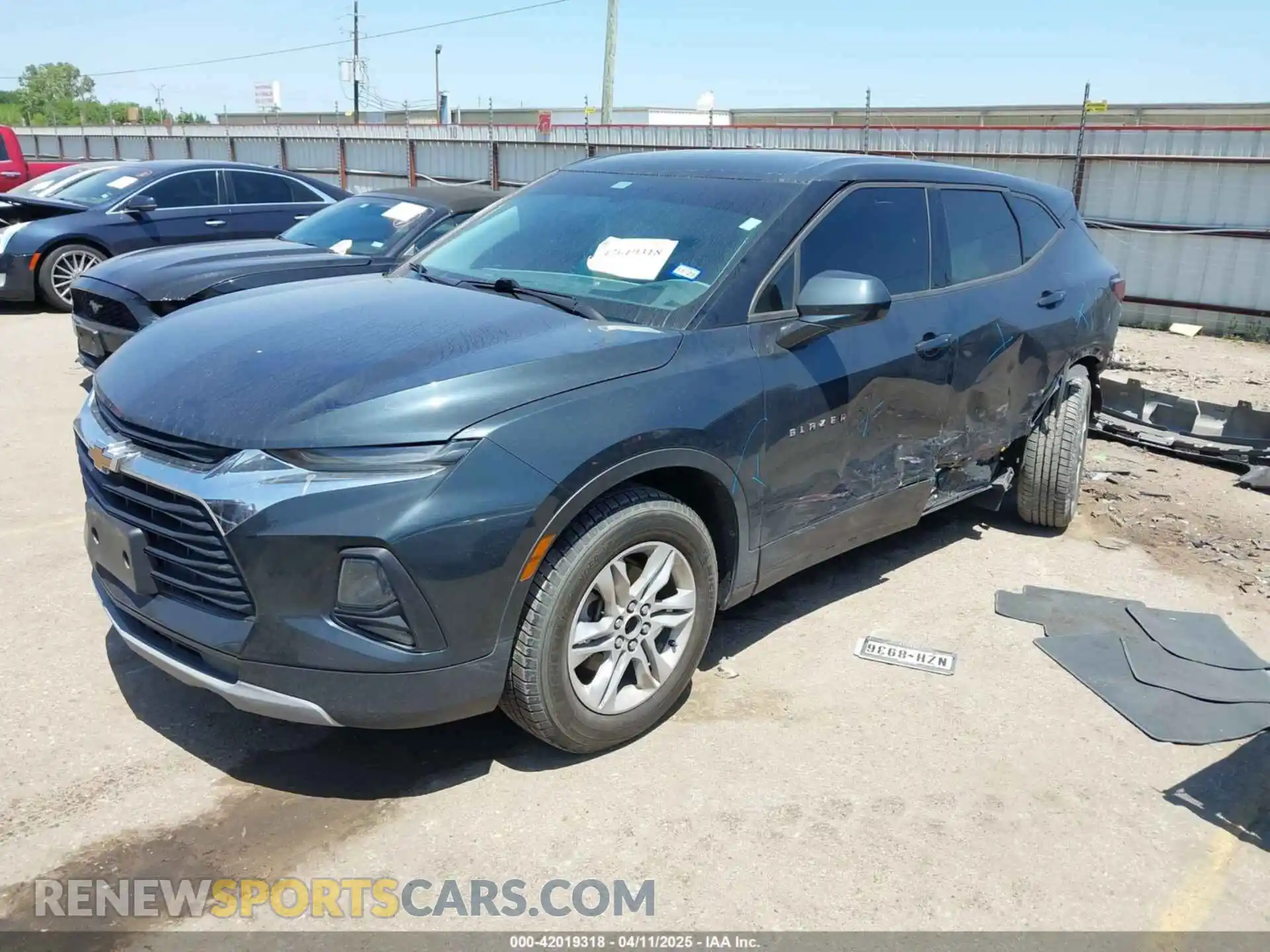 2 Photograph of a damaged car 3GNKBCRS3LS532906 CHEVROLET BLAZER 2020