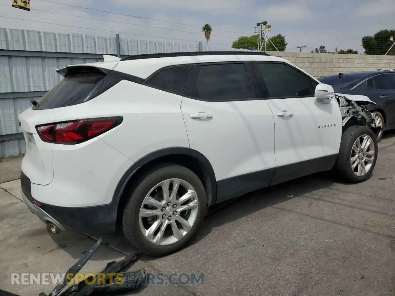 3 Photograph of a damaged car 3GNKBDRS8LS635664 CHEVROLET BLAZER 2020