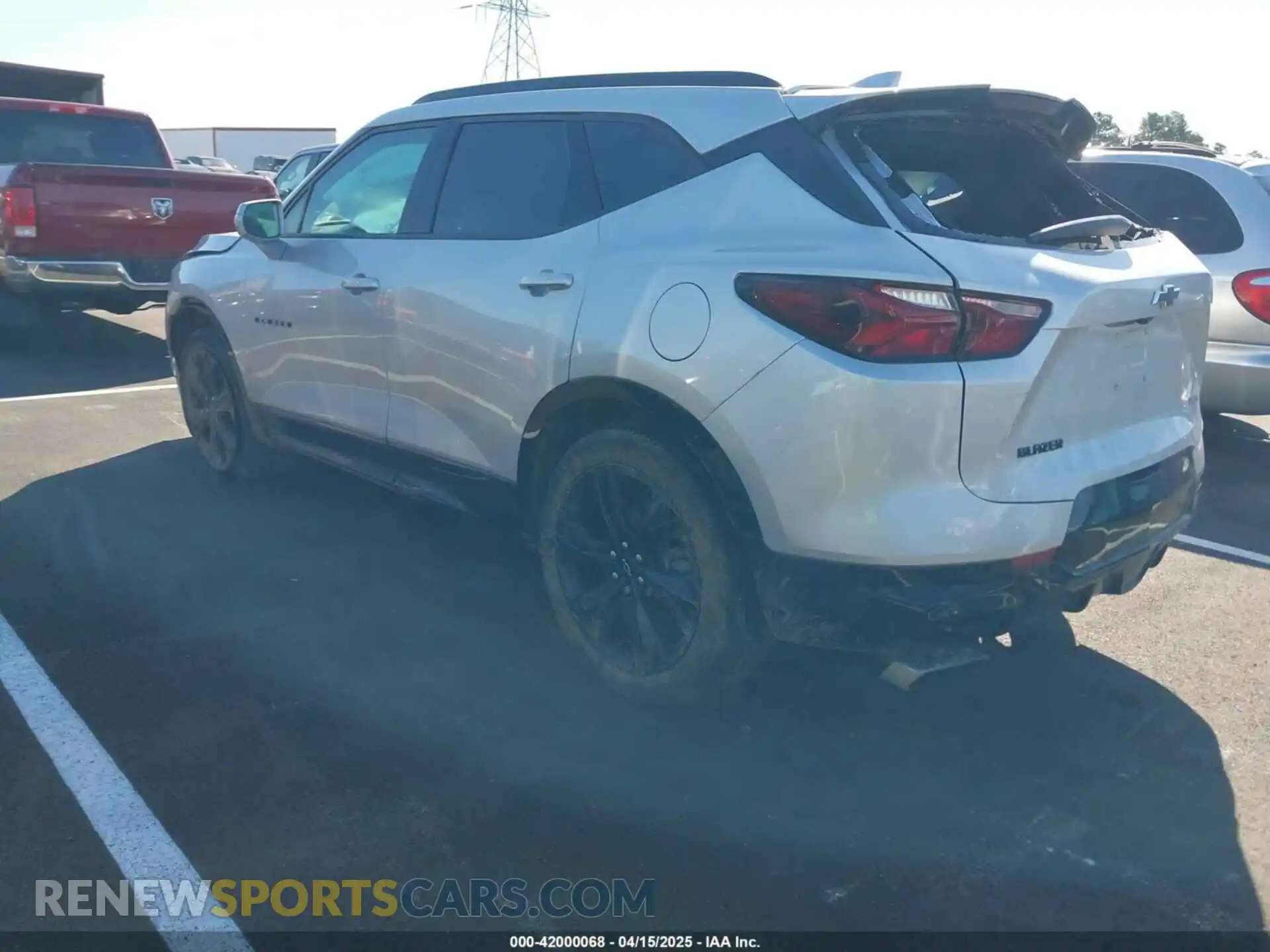 3 Photograph of a damaged car 3GNKBERS0LS723324 CHEVROLET BLAZER 2020