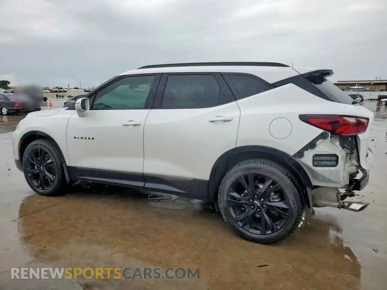2 Photograph of a damaged car 3GNKBERS4LS586243 CHEVROLET BLAZER 2020