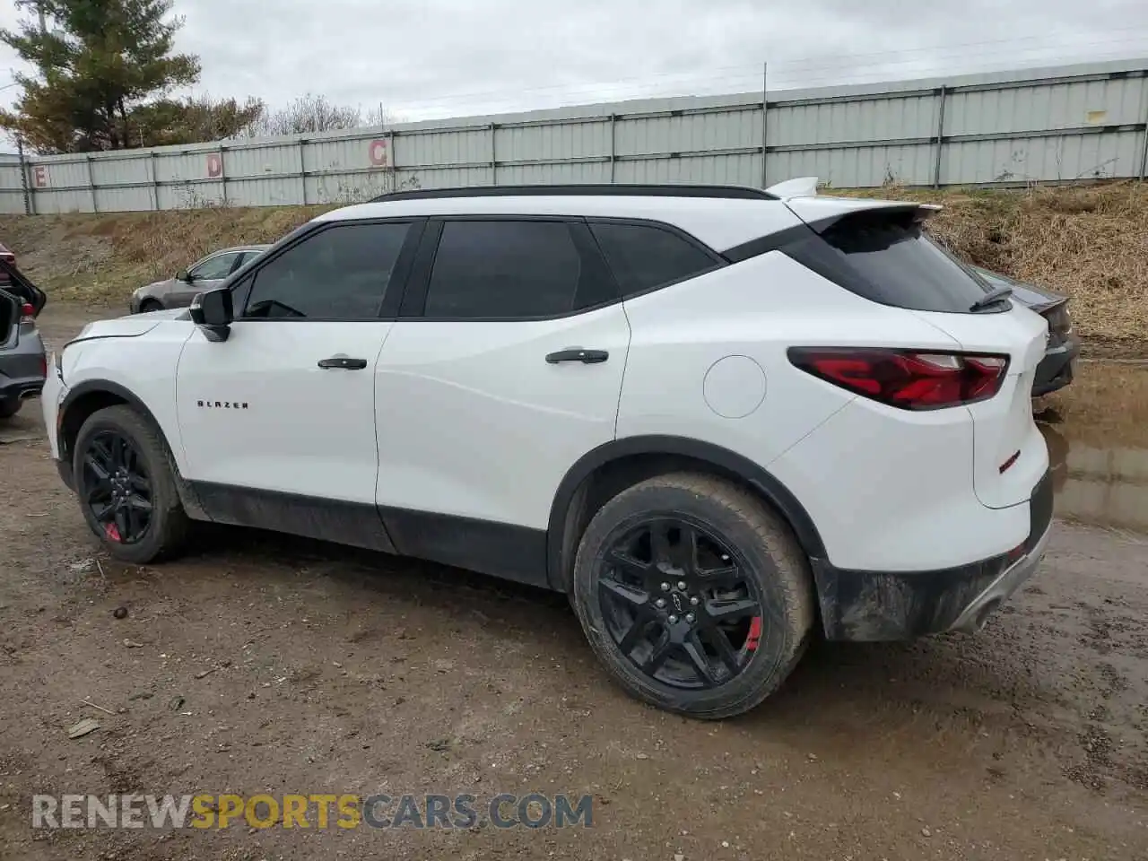 2 Photograph of a damaged car 3GNKBHR41LS626720 CHEVROLET BLAZER 2020