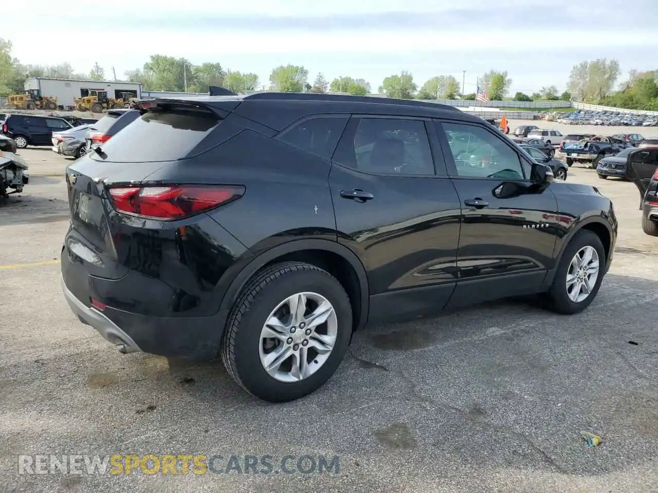 3 Photograph of a damaged car 3GNKBHRS1LS592633 CHEVROLET BLAZER 2020
