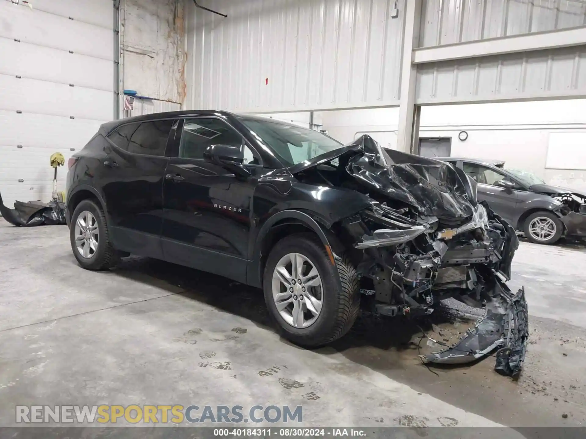1 Photograph of a damaged car 3GNKBHRS2LS628801 CHEVROLET BLAZER 2020