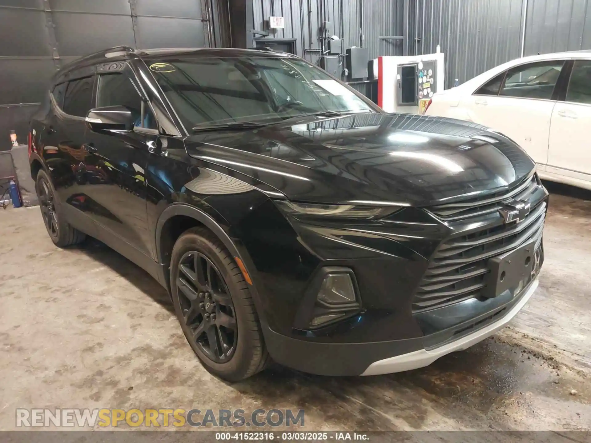 1 Photograph of a damaged car 3GNKBHRS4LS616147 CHEVROLET BLAZER 2020