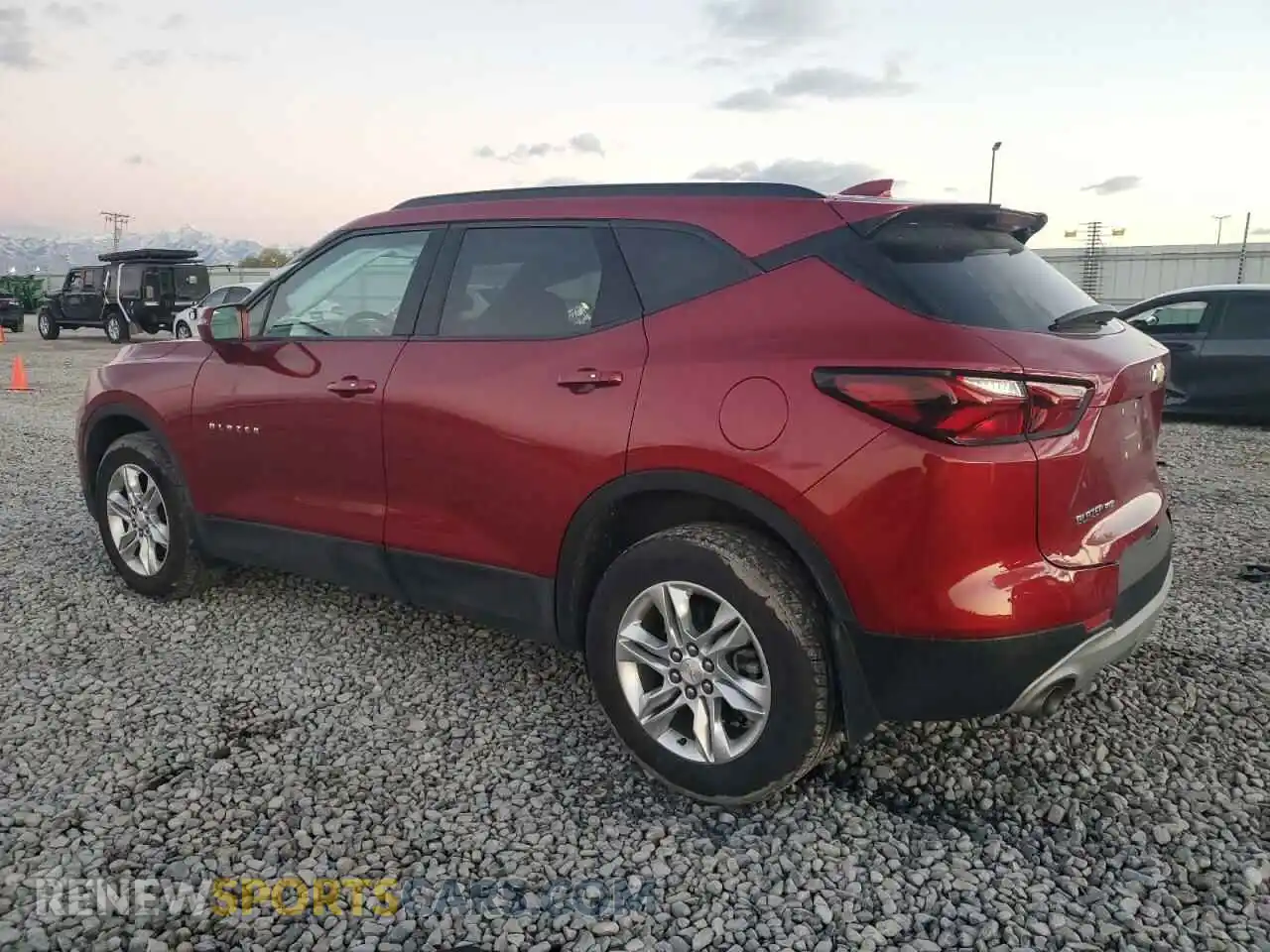 2 Photograph of a damaged car 3GNKBHRS6LS540172 CHEVROLET BLAZER 2020