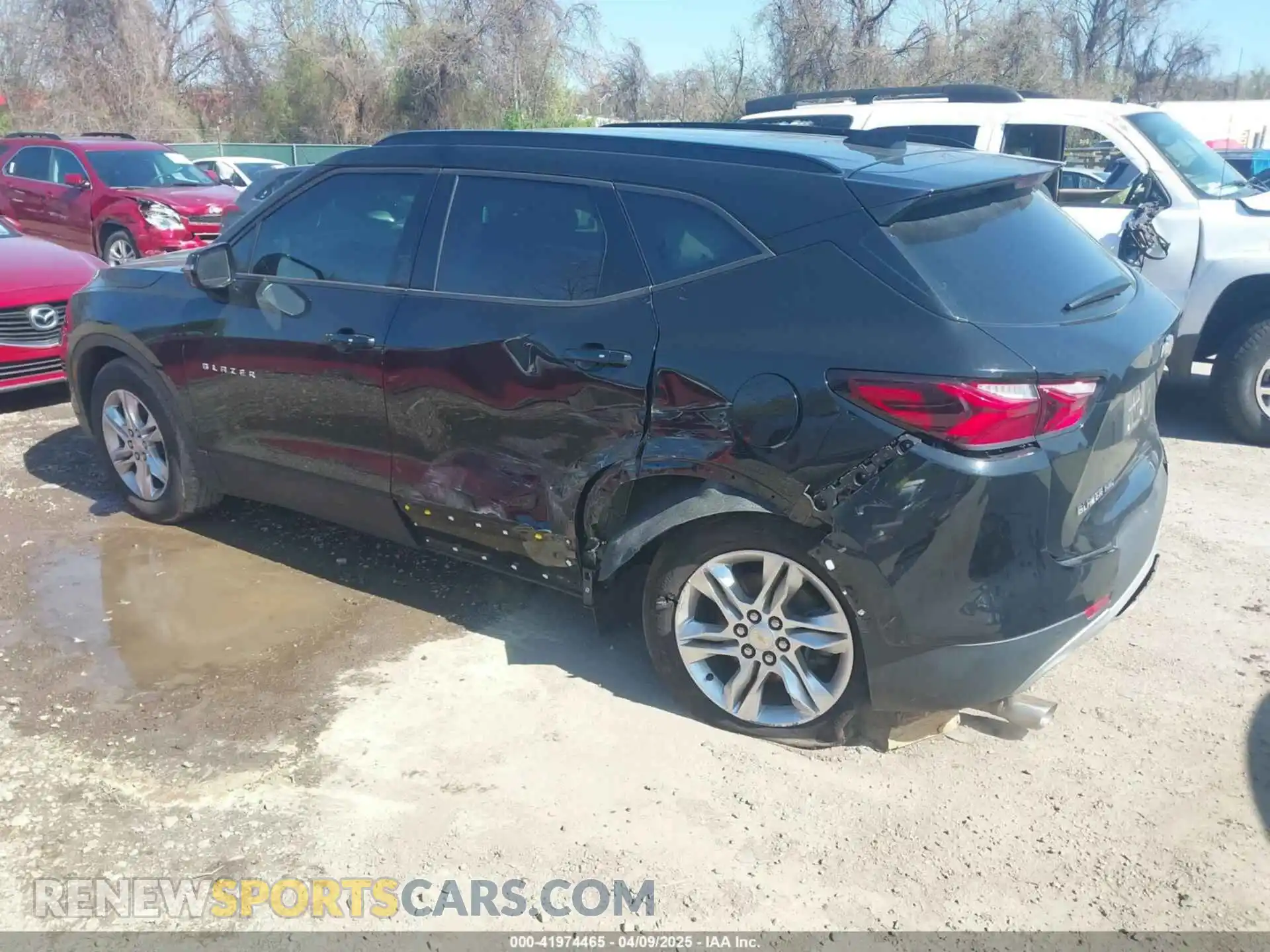 3 Photograph of a damaged car 3GNKBHRS6LS726276 CHEVROLET BLAZER 2020