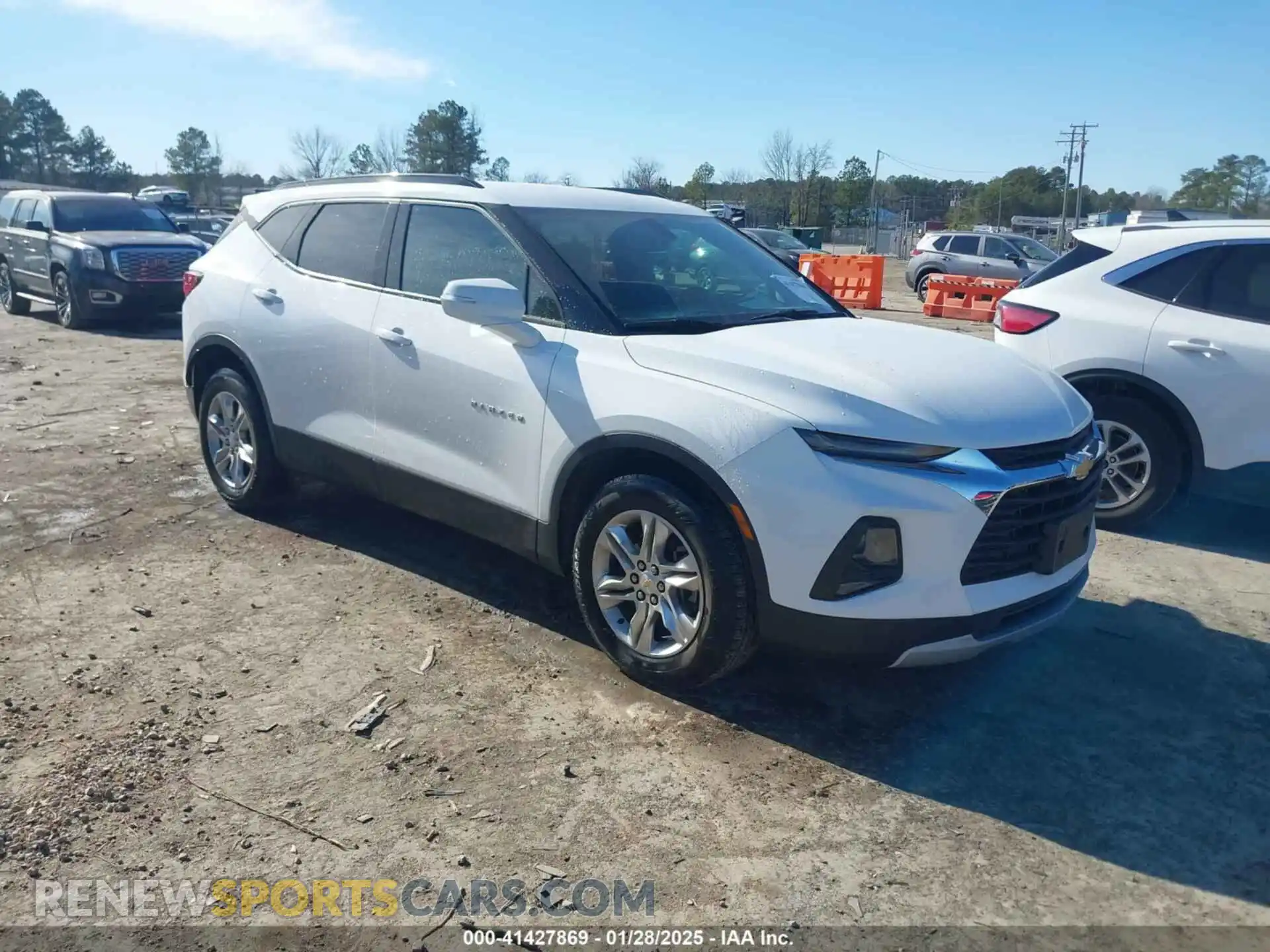 1 Photograph of a damaged car 3GNKBHRS7LS715965 CHEVROLET BLAZER 2020