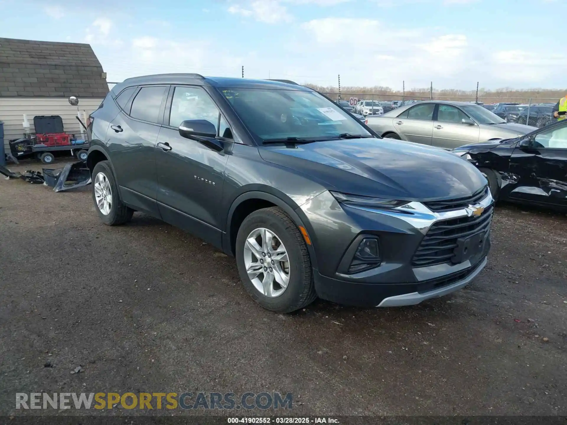 1 Photograph of a damaged car 3GNKBHRS8LS615132 CHEVROLET BLAZER 2020