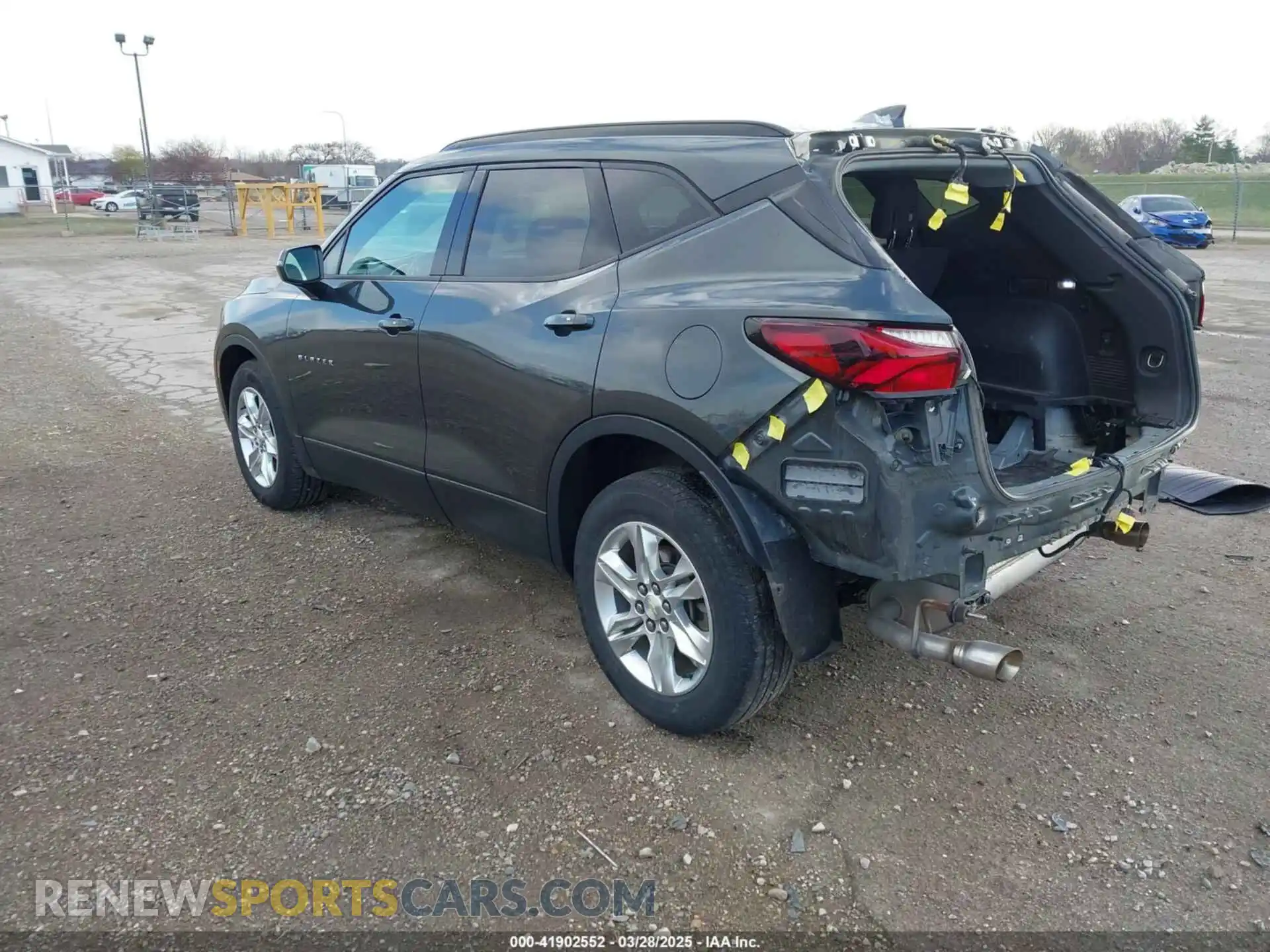 3 Photograph of a damaged car 3GNKBHRS8LS615132 CHEVROLET BLAZER 2020