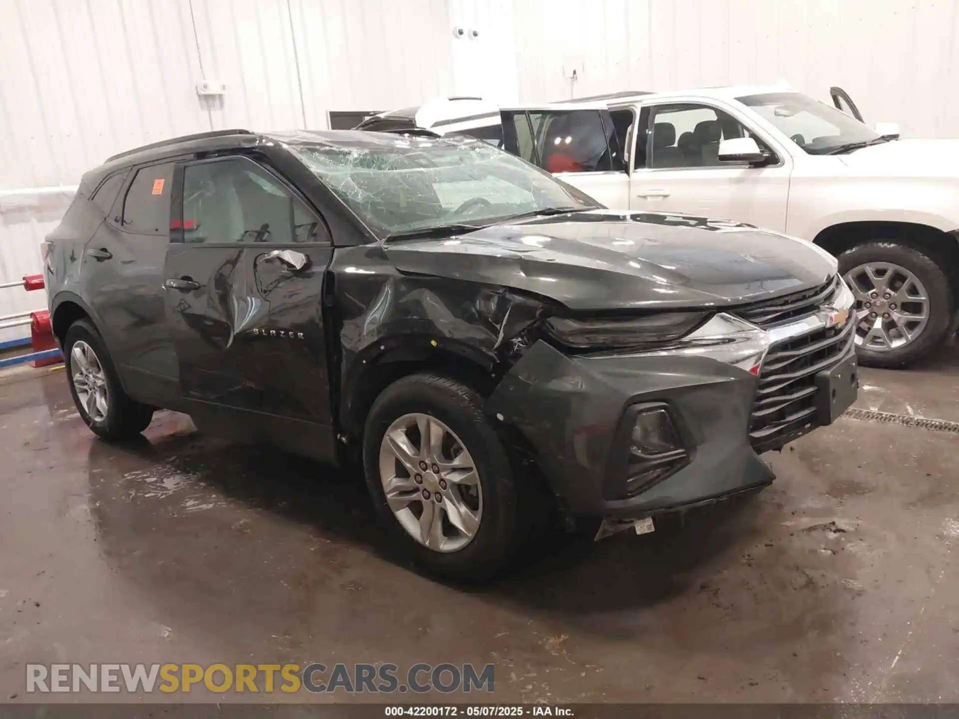 1 Photograph of a damaged car 3GNKBJR46LS655282 CHEVROLET BLAZER 2020