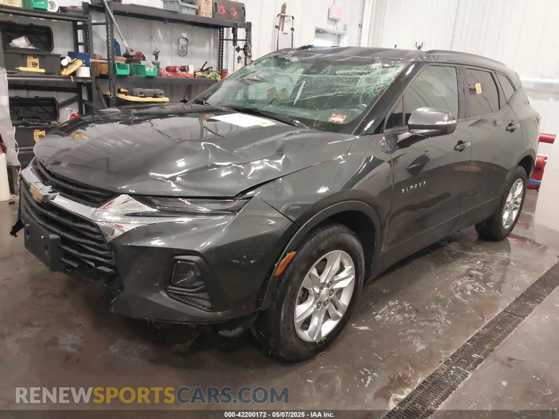 2 Photograph of a damaged car 3GNKBJR46LS655282 CHEVROLET BLAZER 2020