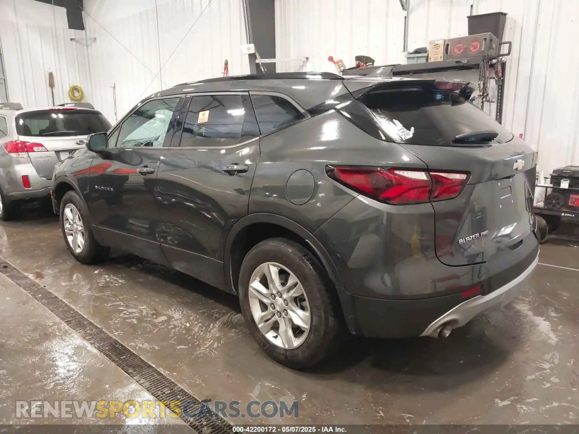3 Photograph of a damaged car 3GNKBJR46LS655282 CHEVROLET BLAZER 2020