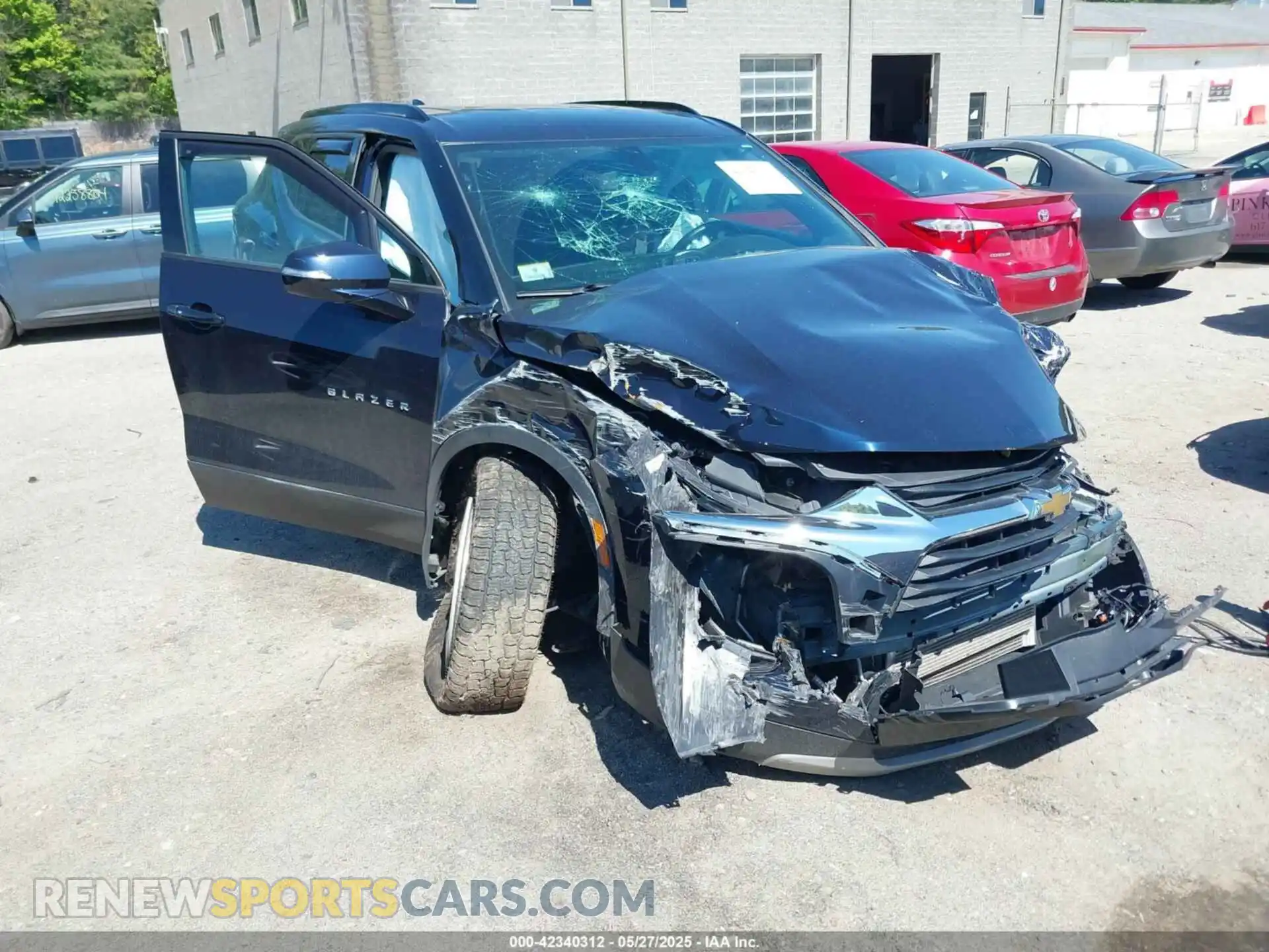 1 Photograph of a damaged car 3GNKBJRS1LS658332 CHEVROLET BLAZER 2020