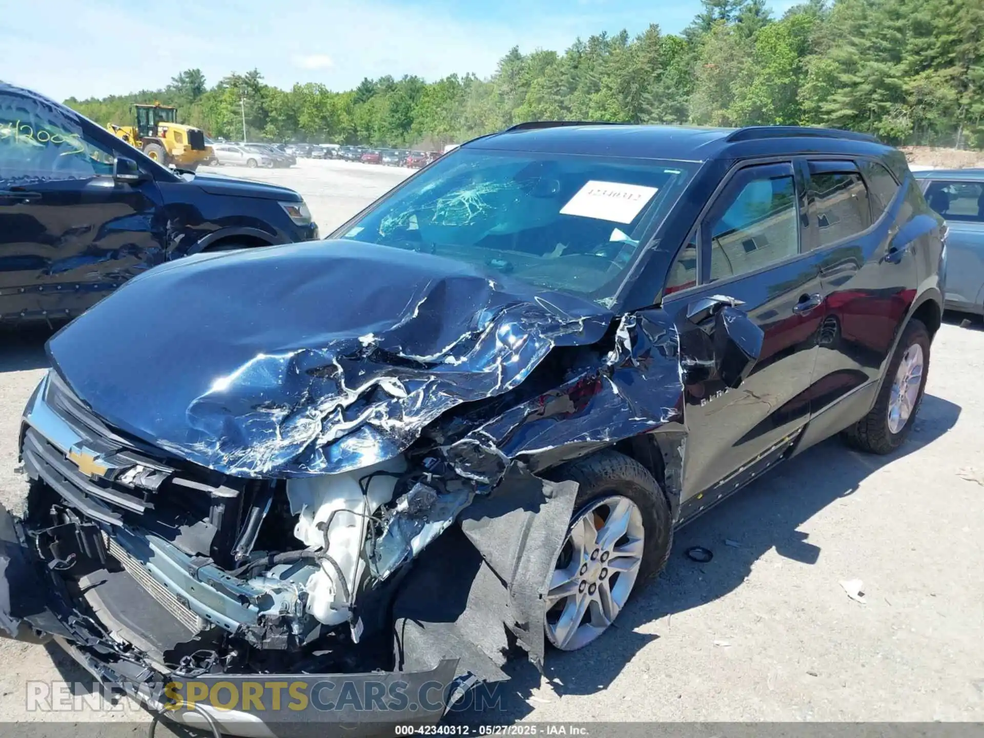 2 Photograph of a damaged car 3GNKBJRS1LS658332 CHEVROLET BLAZER 2020