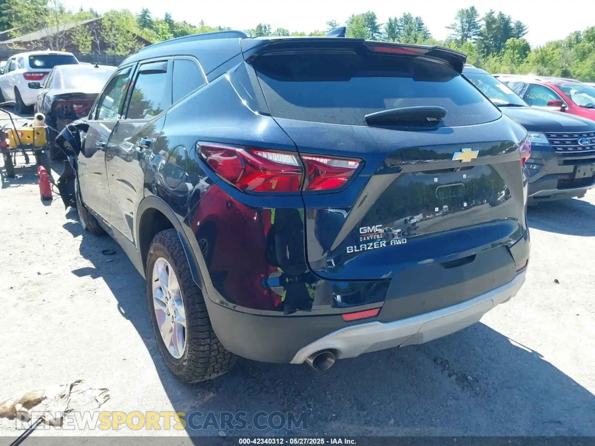 3 Photograph of a damaged car 3GNKBJRS1LS658332 CHEVROLET BLAZER 2020