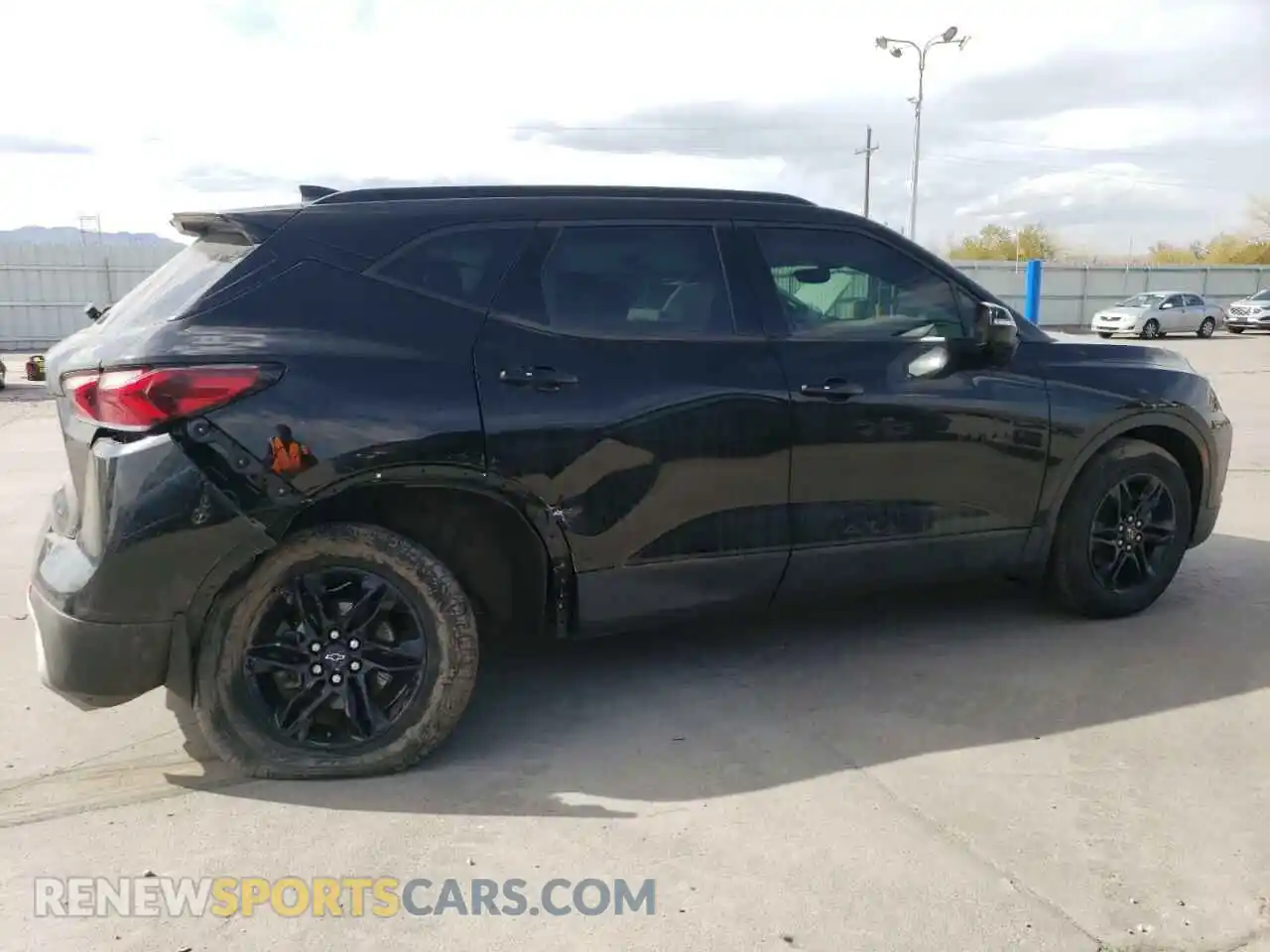 3 Photograph of a damaged car 3GNKBJRS9LS685617 CHEVROLET BLAZER 2020