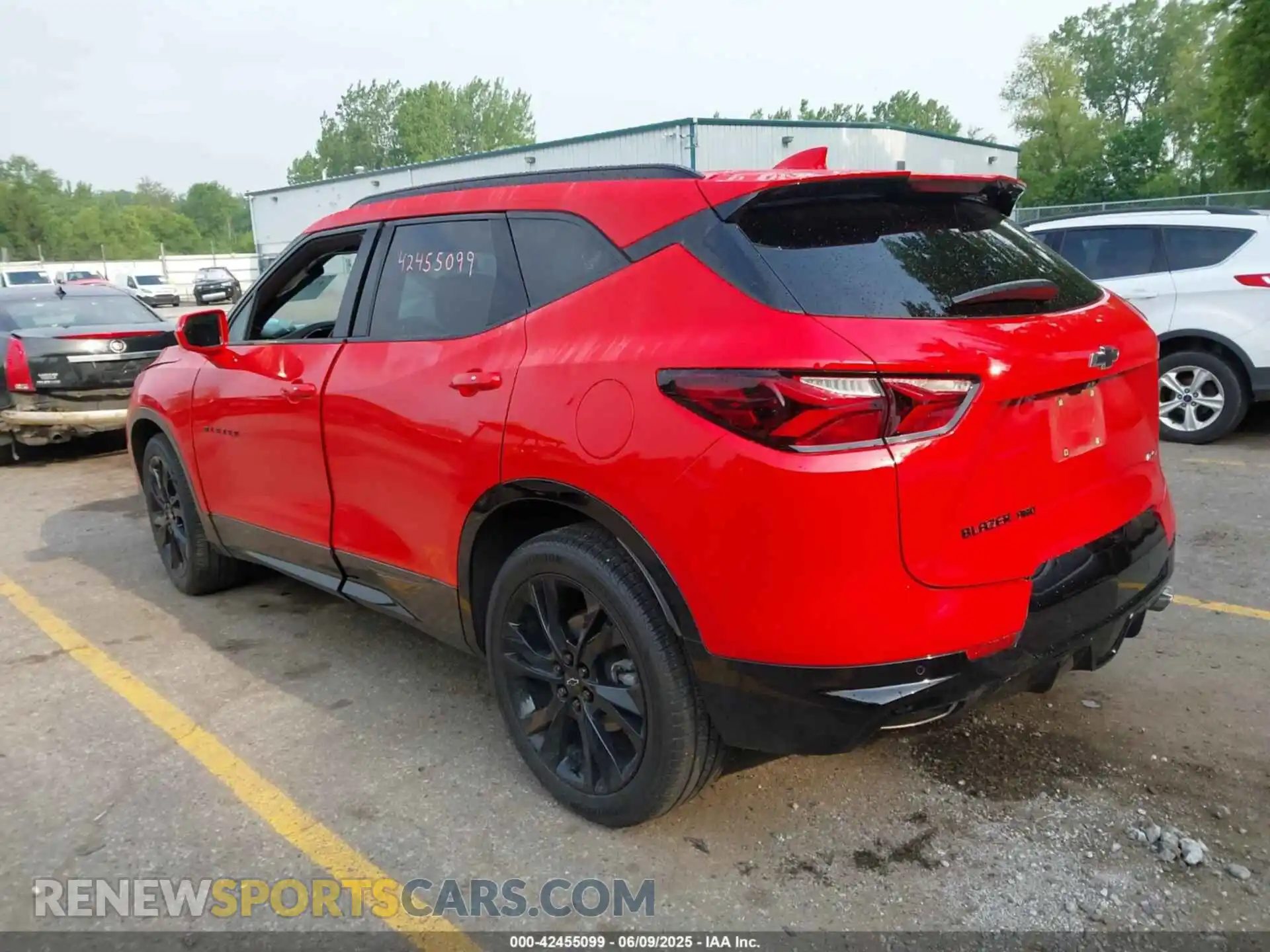 3 Photograph of a damaged car 3GNKBKRS2LS610070 CHEVROLET BLAZER 2020