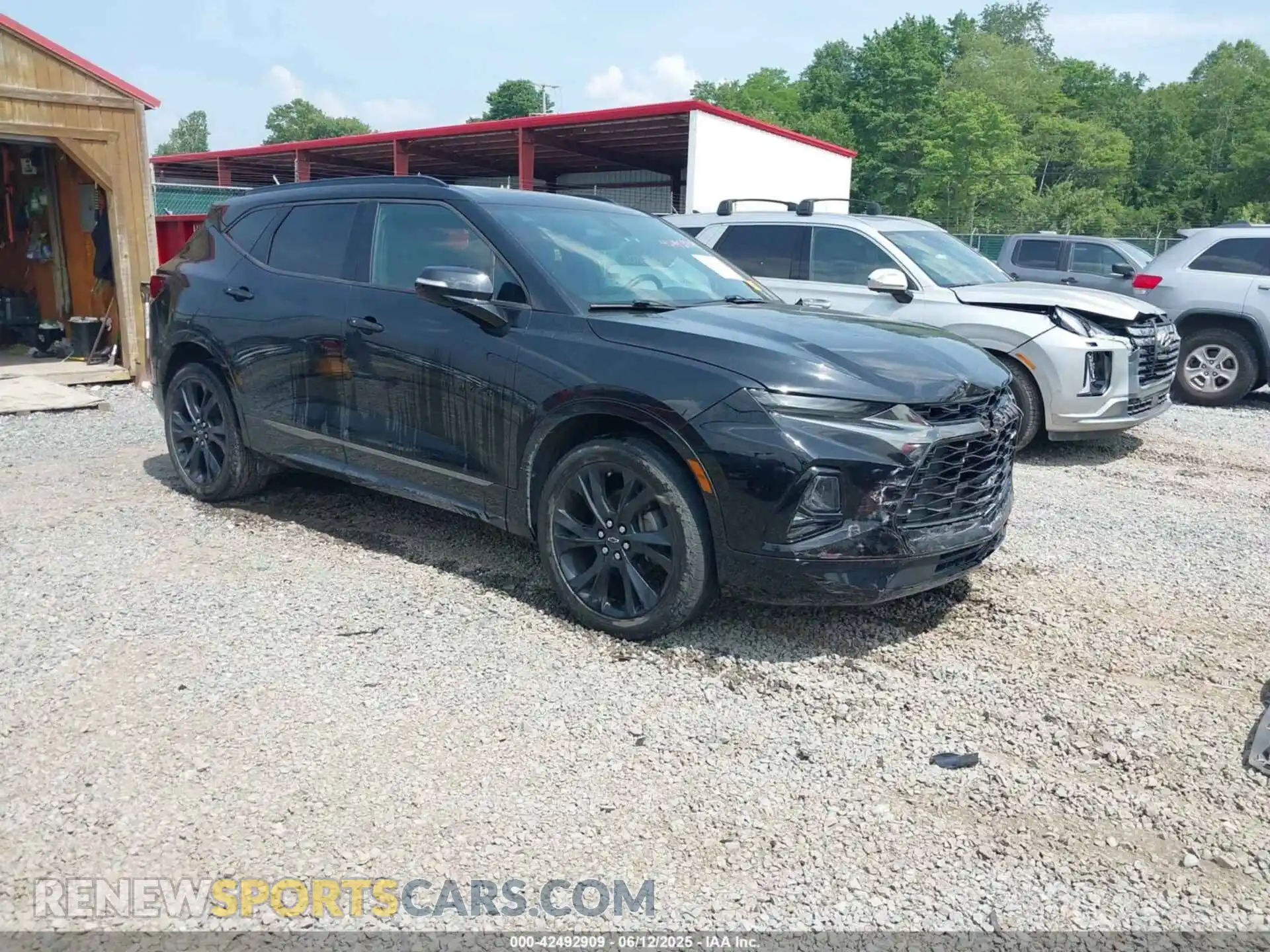 1 Photograph of a damaged car 3GNKBKRS2LS633719 CHEVROLET BLAZER 2020