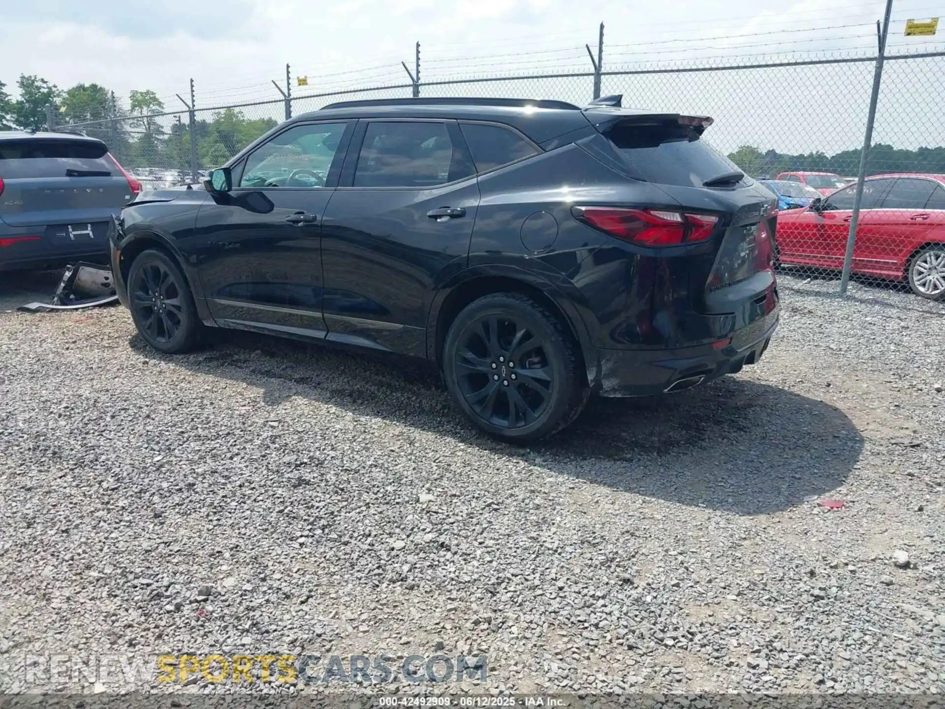 3 Photograph of a damaged car 3GNKBKRS2LS633719 CHEVROLET BLAZER 2020